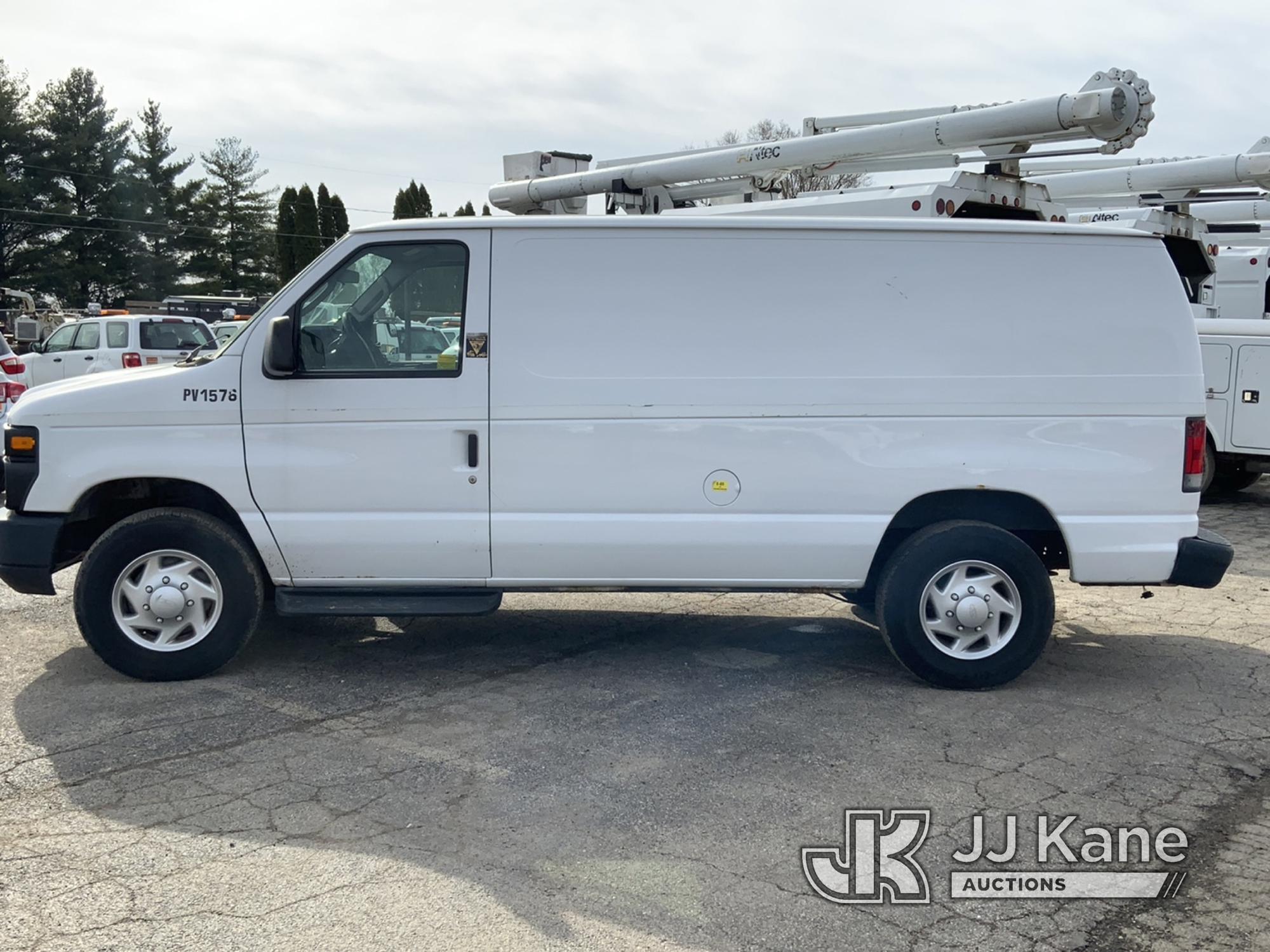 (South Beloit, IL) 2012 Ford E250 Cargo Van Runs & Moves) (Body Damage