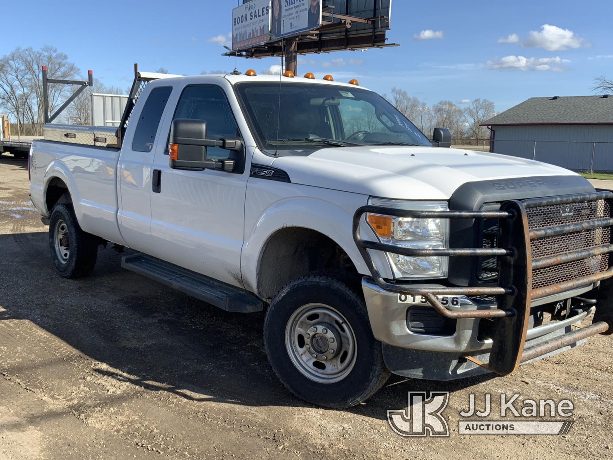 (South Beloit, IL) 2016 Ford F250 4x4 Extended-Cab Pickup Truck Runs & Moves) (Body Damage