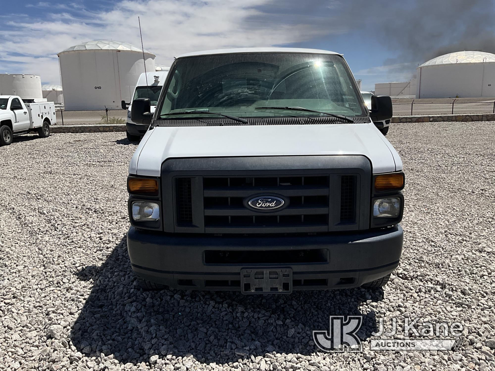 (El Paso, TX) 2013 Ford E350 XL Passenger Van Runs & Moves) (TPMS Light On, Paint Damage