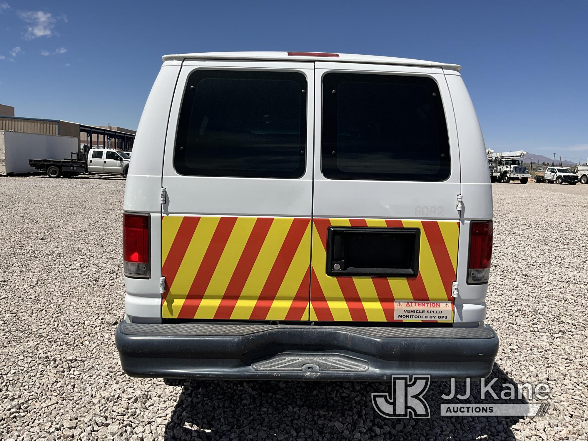 (El Paso, TX) 2013 Ford E350 XL Passenger Van Runs & Moves) (TPMS Light On, Paint Damage