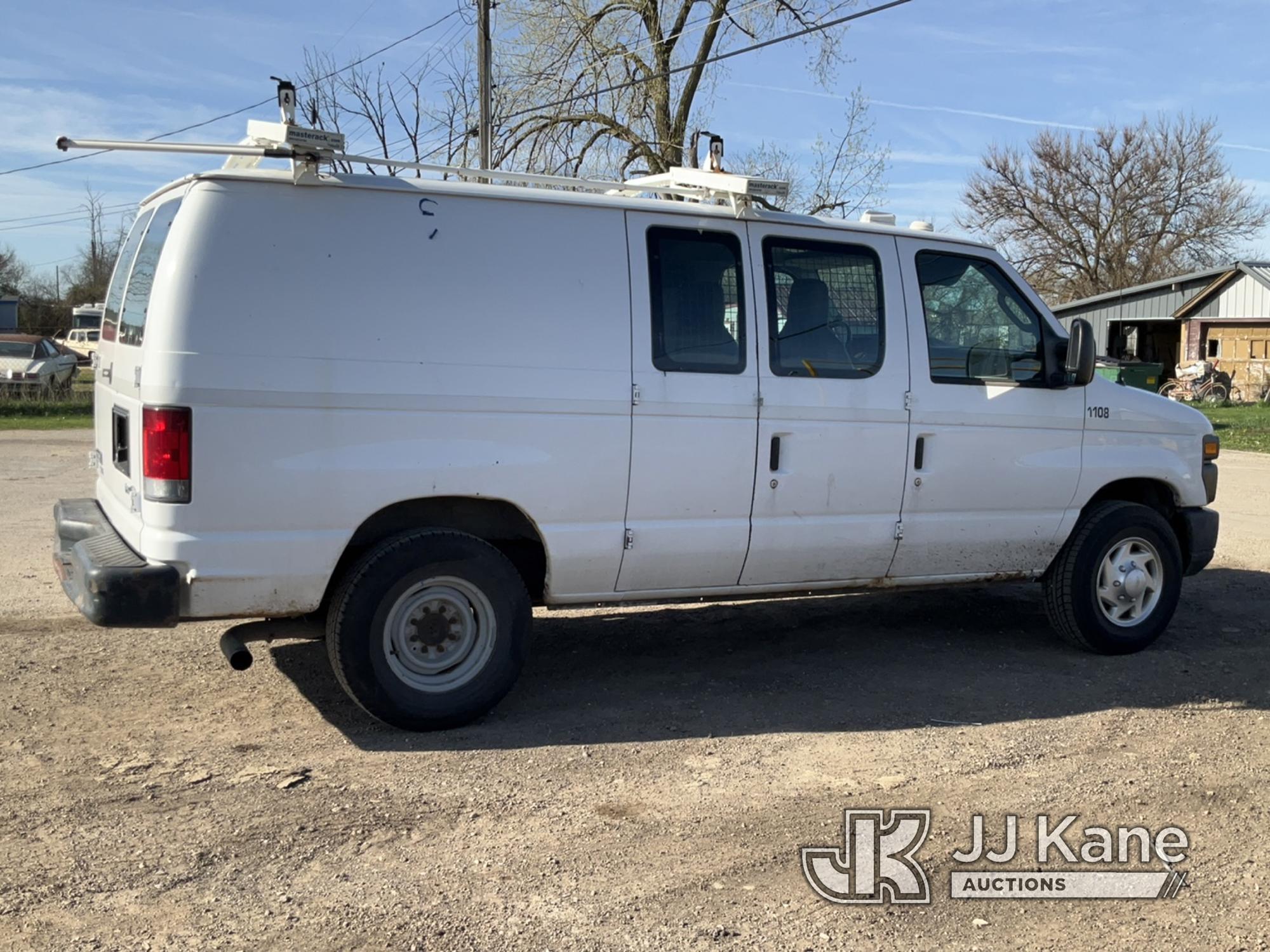 (South Beloit, IL) 2011 Ford E250 Cargo Van Runs & Moves) (Paint Damage, Body Damage