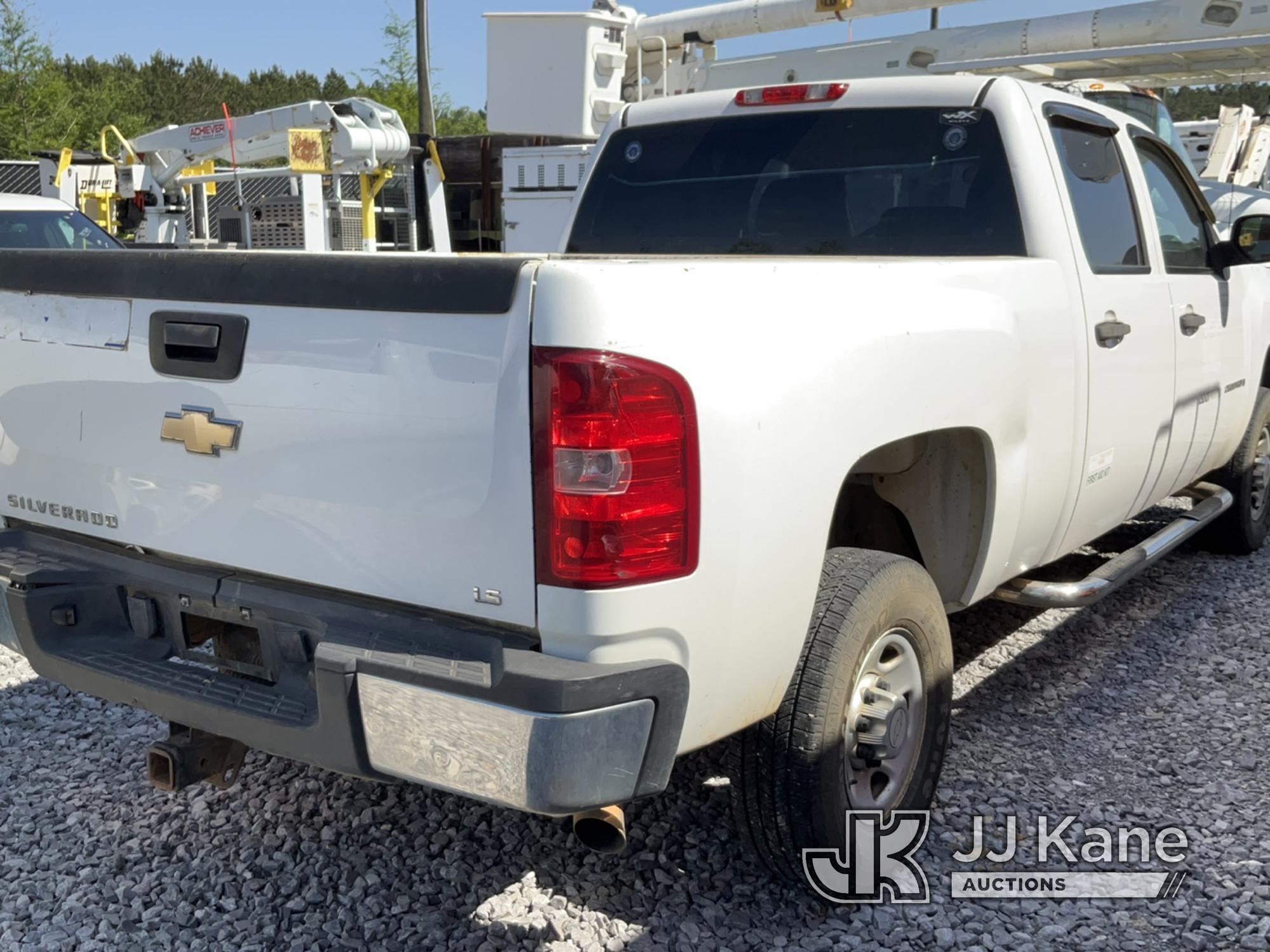 (Covington, LA) 2009 Chevrolet Silverado 2500HD 4x4 Crew-Cab Pickup Truck Runs & Barely Moves) (Dies