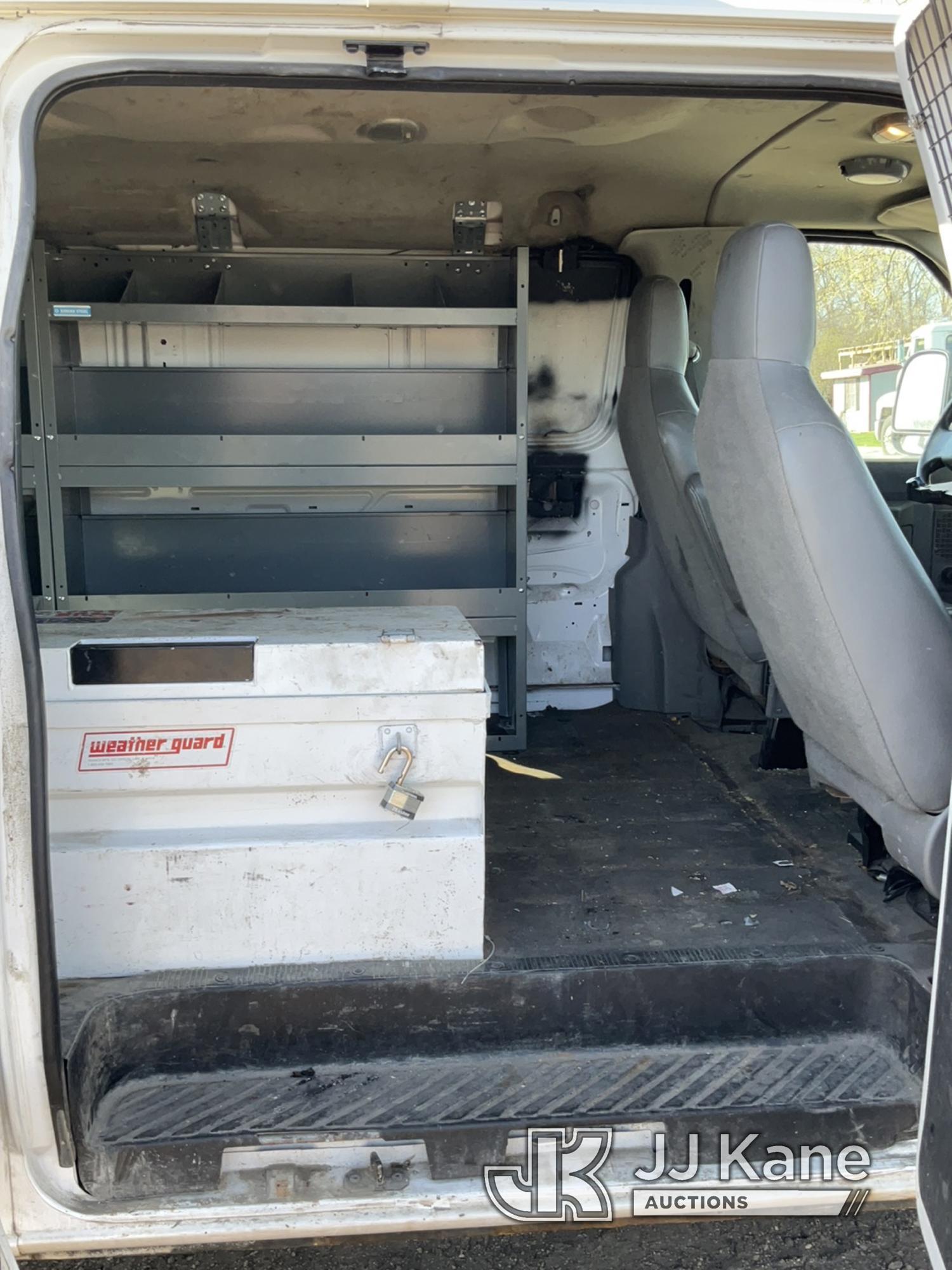 (South Beloit, IL) 2011 Ford E250 Cargo Van Runs & Moves) (Paint Damage, Body Damage