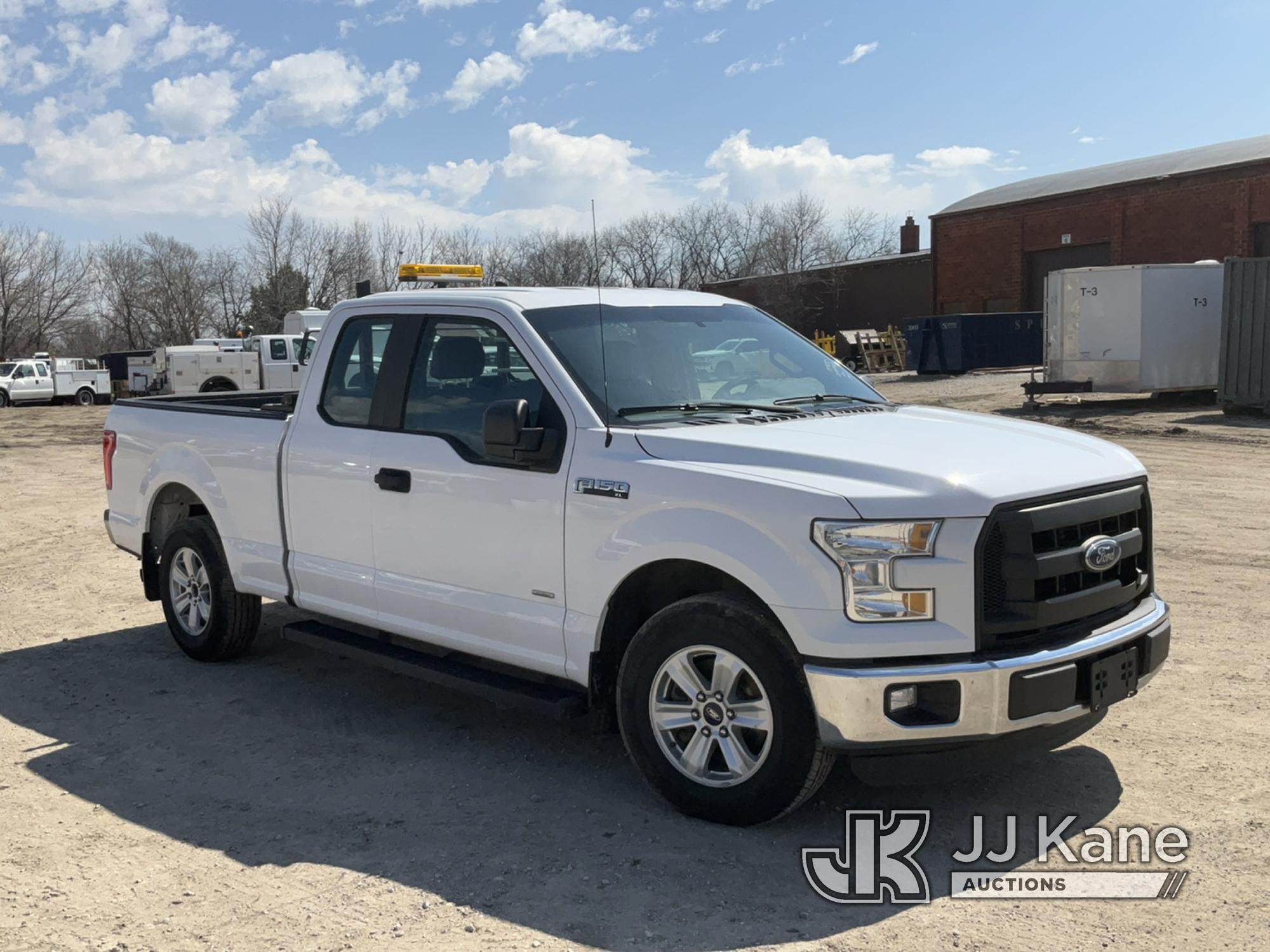 (Des Moines, IA) 2016 Ford F150 Extended-Cab Pickup Truck Runs & Moves