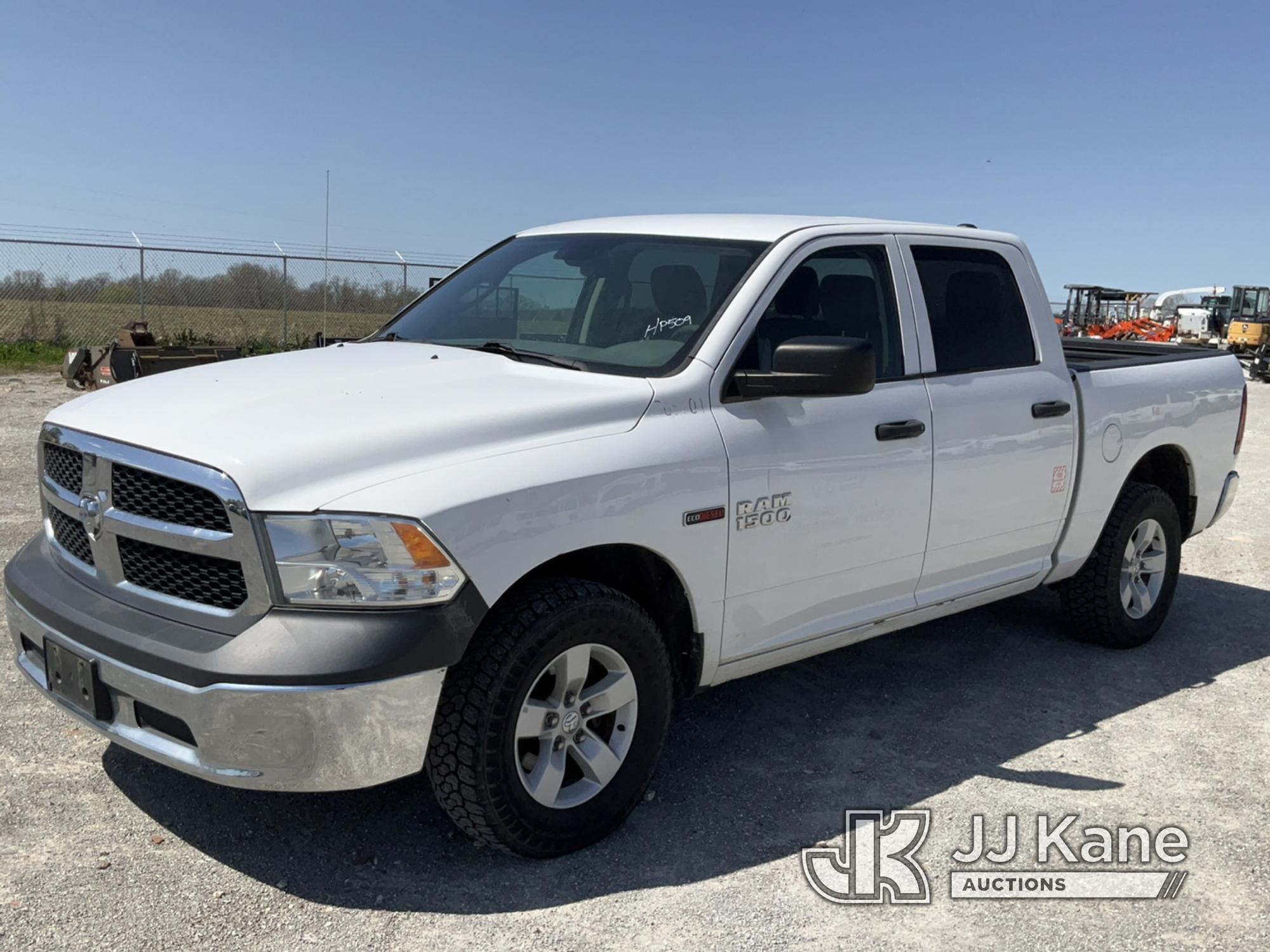 (Hawk Point, MO) 2016 RAM 1500 4x4 Crew-Cab Pickup Truck Runs & Moves) (Jump To Start, Check engine