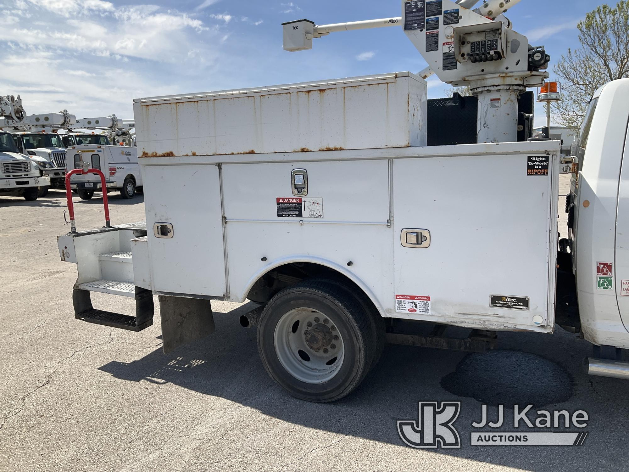 (Kansas City, MO) Altec AT37G, Articulating & Telescopic Bucket rear mounted on 2016 RAM 5500 4x4 Ut