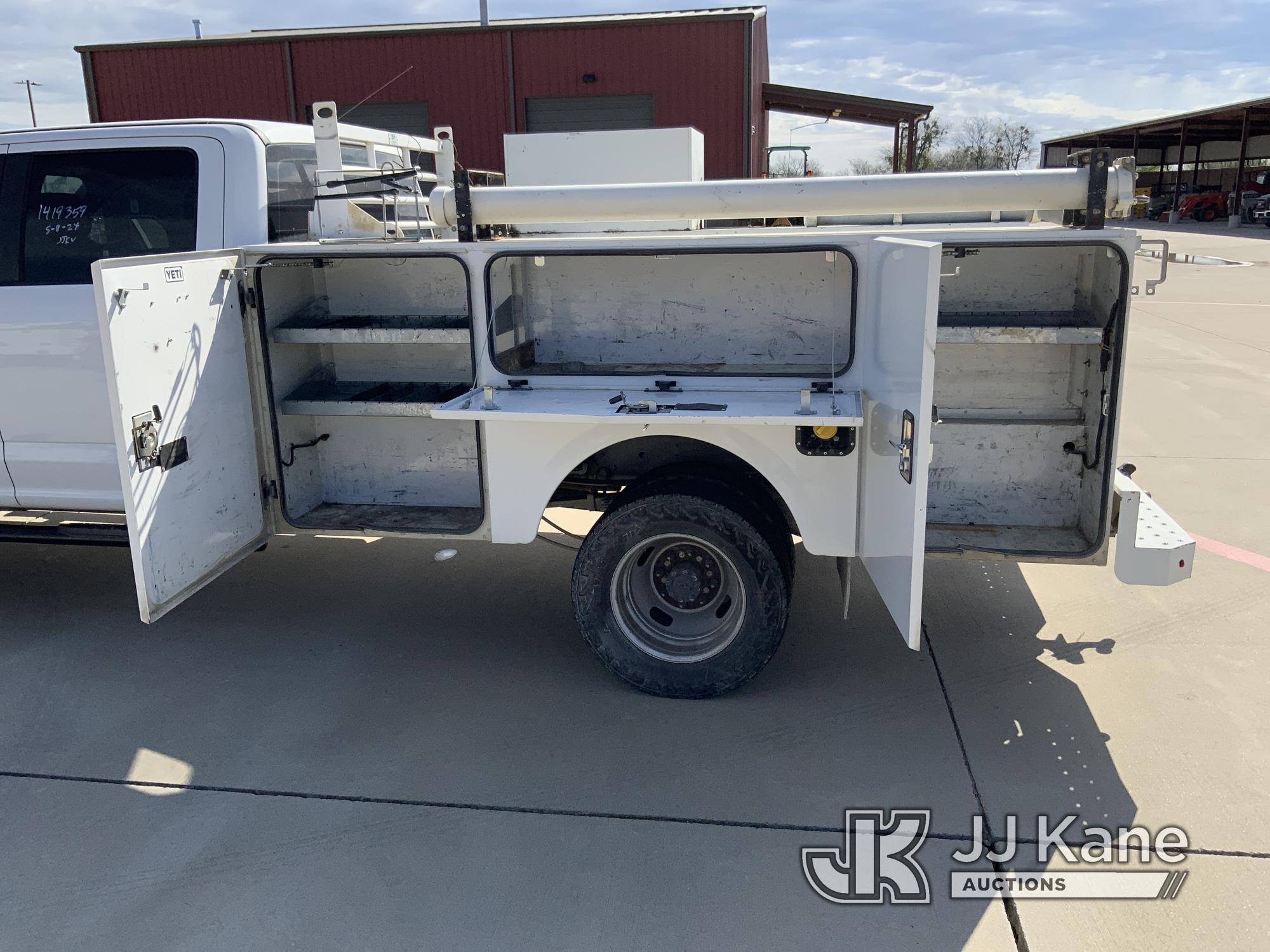 (Van Alstyne, TX) 2017 Ford F350 4x4 Crew-Cab Service Truck, Cooperative Owned Runs. Moves.