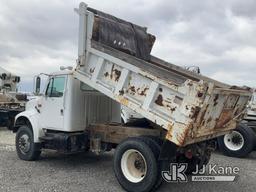 (Tipton, MO) 1990 International 4900 Dump Truck Runs, Moves & Operates) (Rust/Paint Damage.)