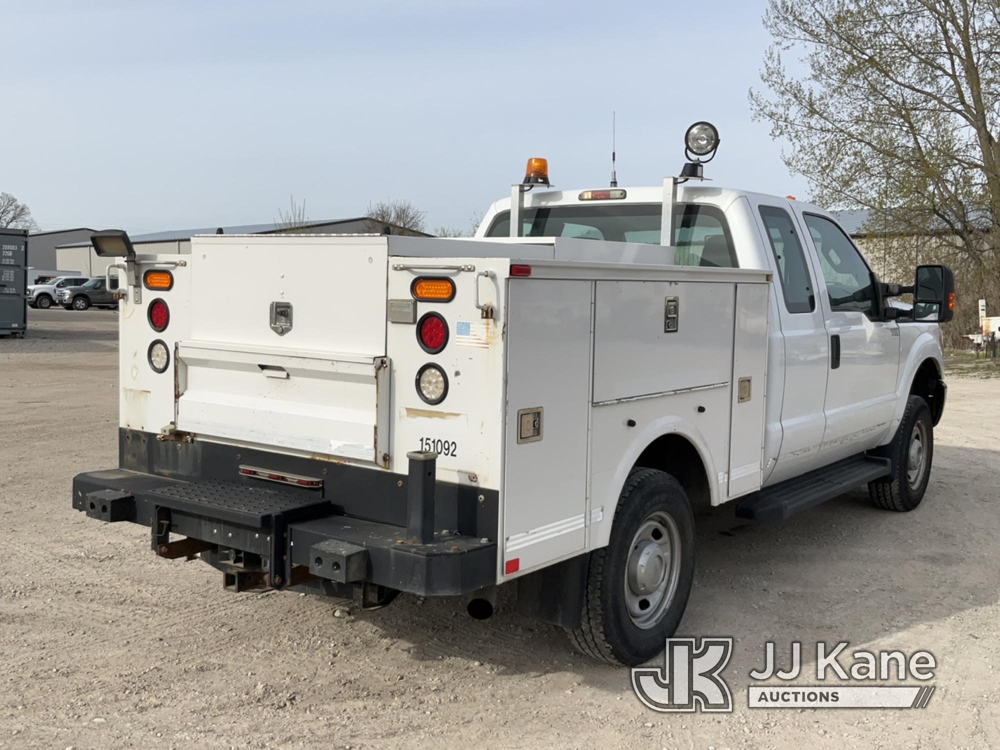 (Des Moines, IA) 2011 Ford F350 4x4 Extended-Cab Service Truck Runs & Moves) (Vehicle Stalls when En