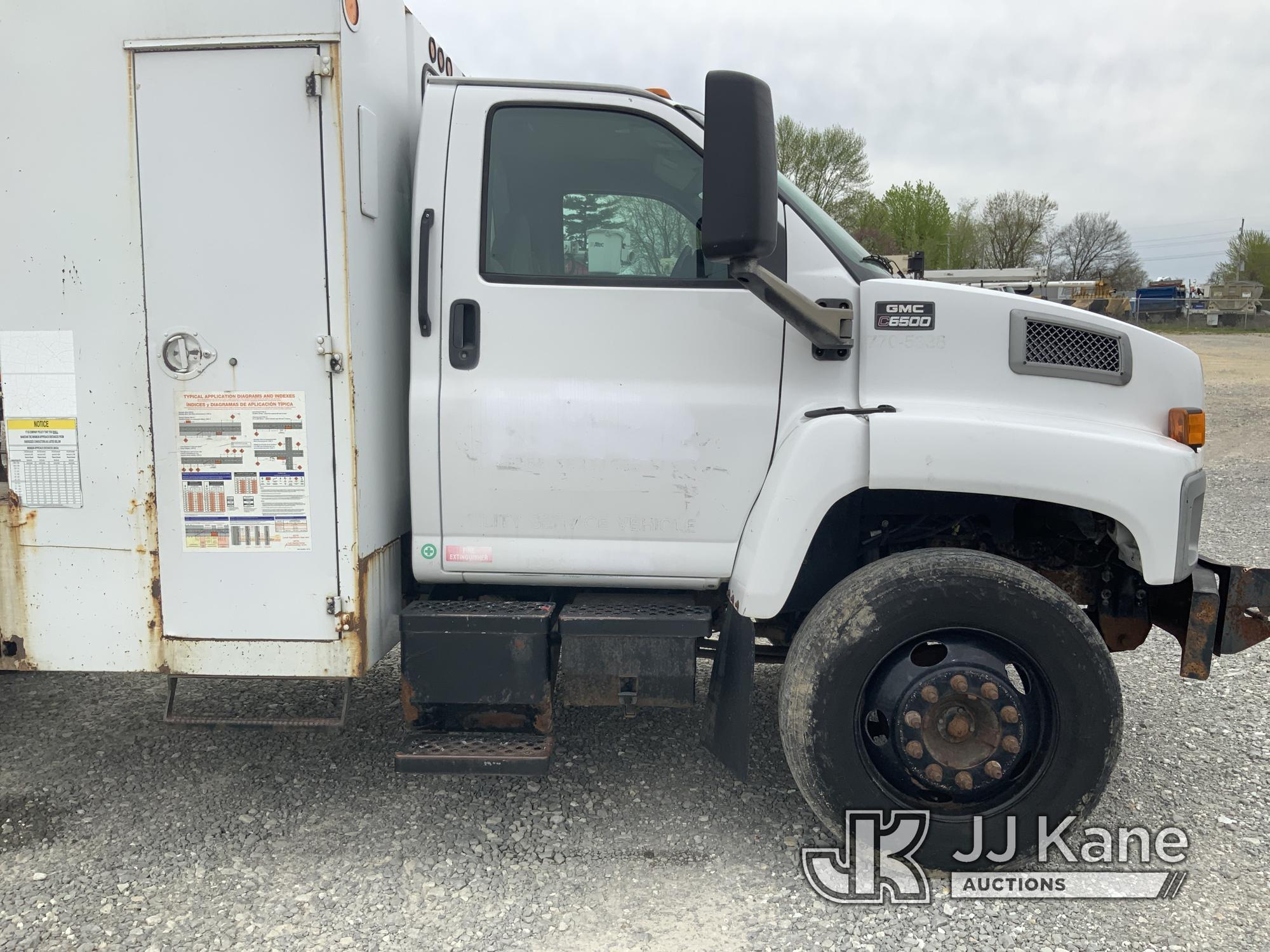 (Hawk Point, MO) 2005 GMC C6500 Chipper Dump Truck Runs, Moves & Dump Bed Operates.