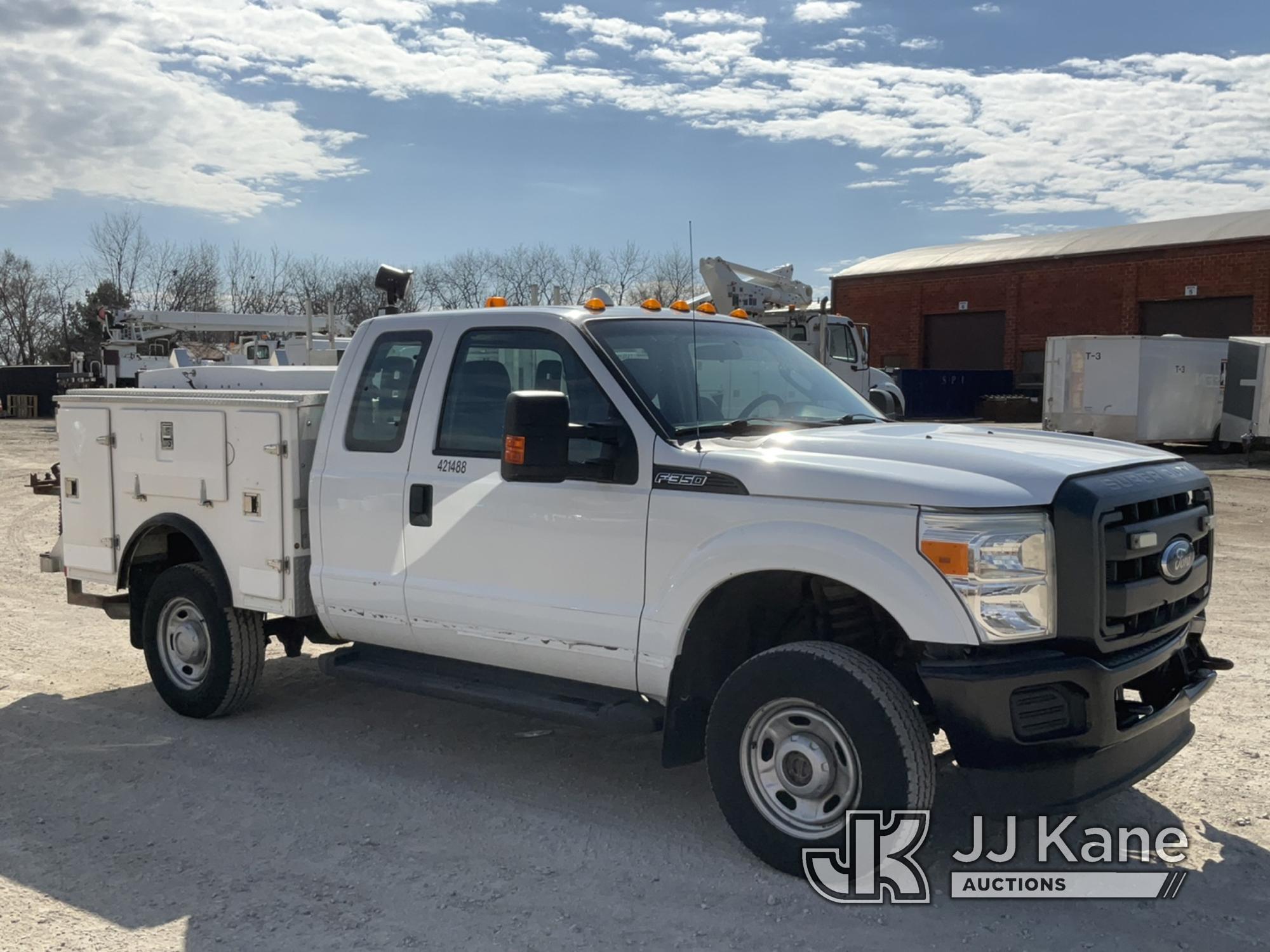 (Des Moines, IA) 2013 Ford F350 4x4 Extended-Cab Service Truck Runs & Moves) (Idles Rough, Check Eng