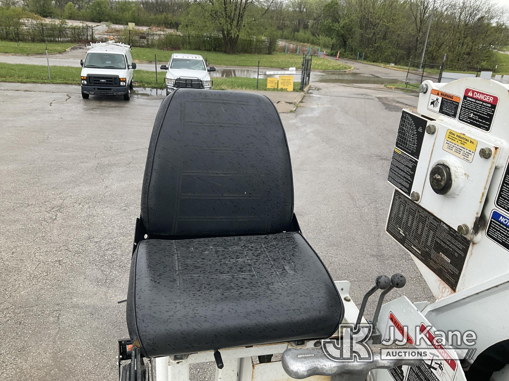 (Kansas City, MO) Altec DC47-TR, Digger Derrick rear mounted on 2014 Freightliner M2 106 4x4 Utility