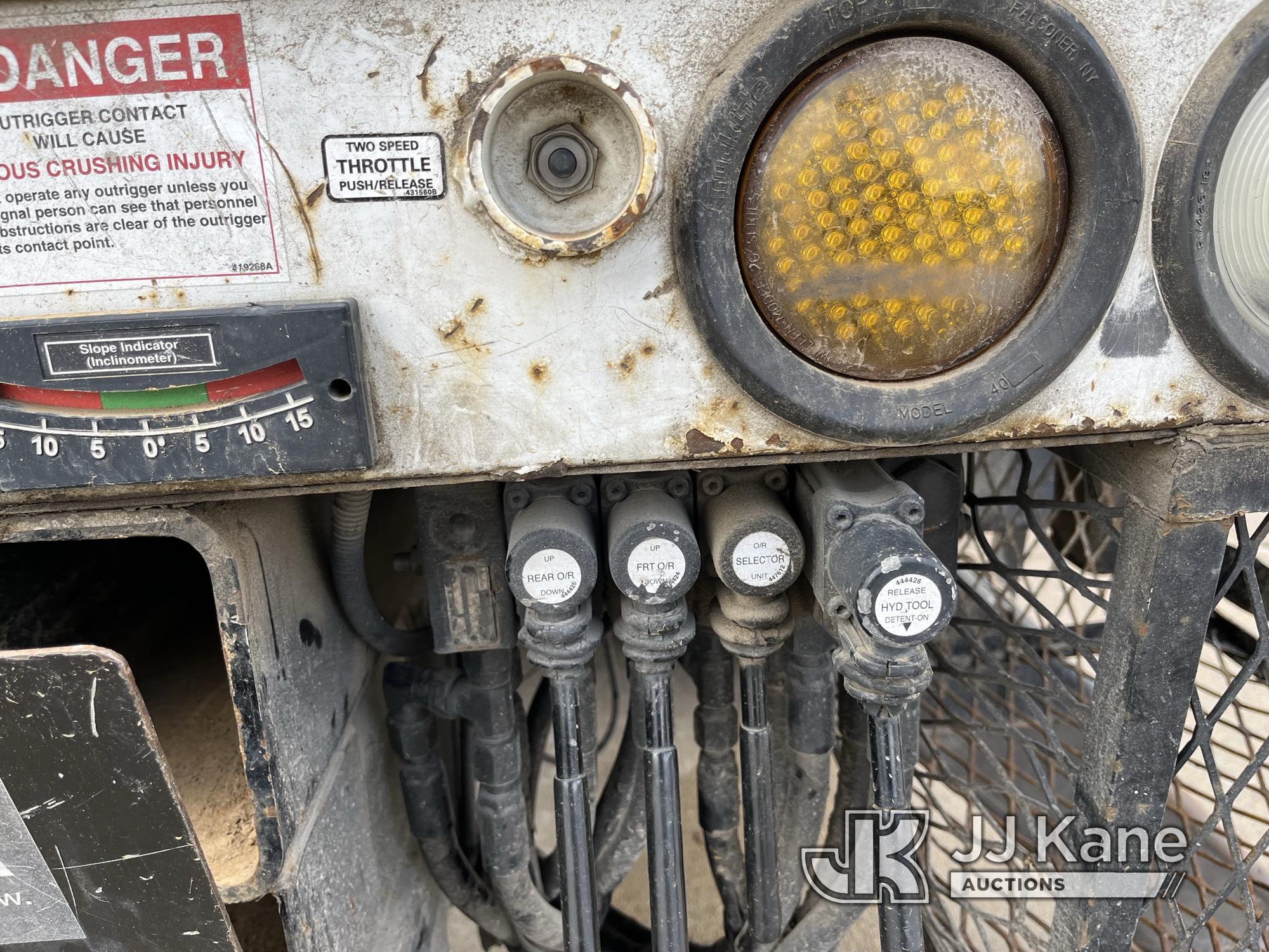 (Paris, TN) Terex Commander C4047, Digger Derrick rear mounted on 2014 International 7400 Utility Tr