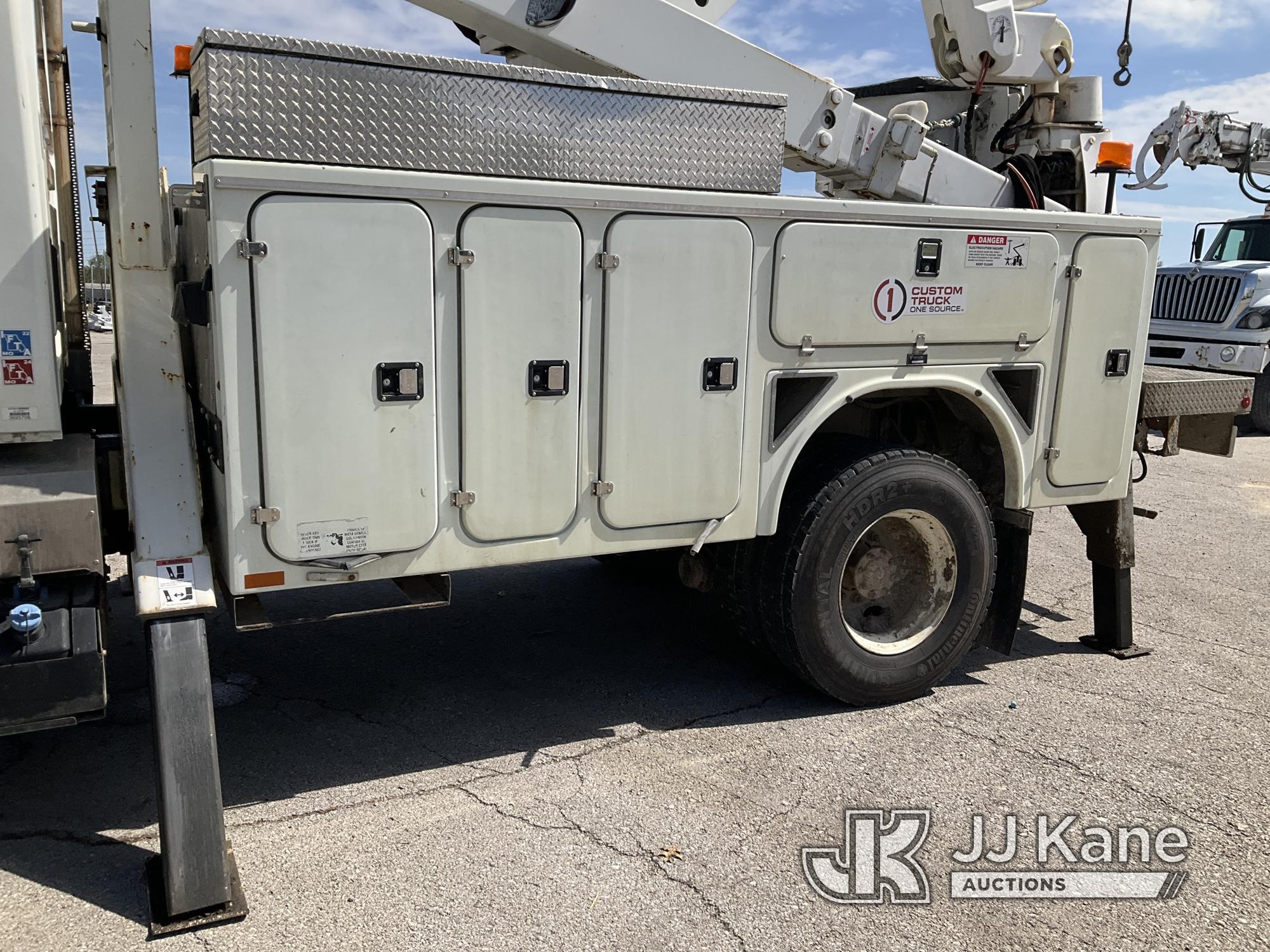 (Kansas City, MO) Versalift VST6000, Articulating & Telescopic Material Handling Bucket Truck center