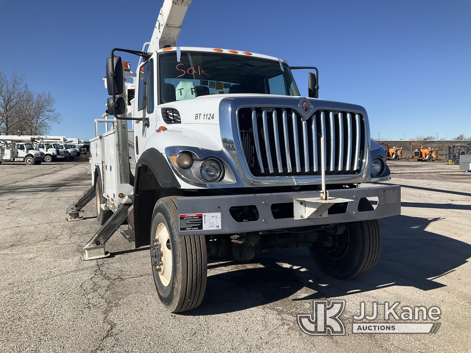 (Kansas City, MO) Altec AA55E, Material Handling Bucket rear mounted on 2012 International 7300 4x4