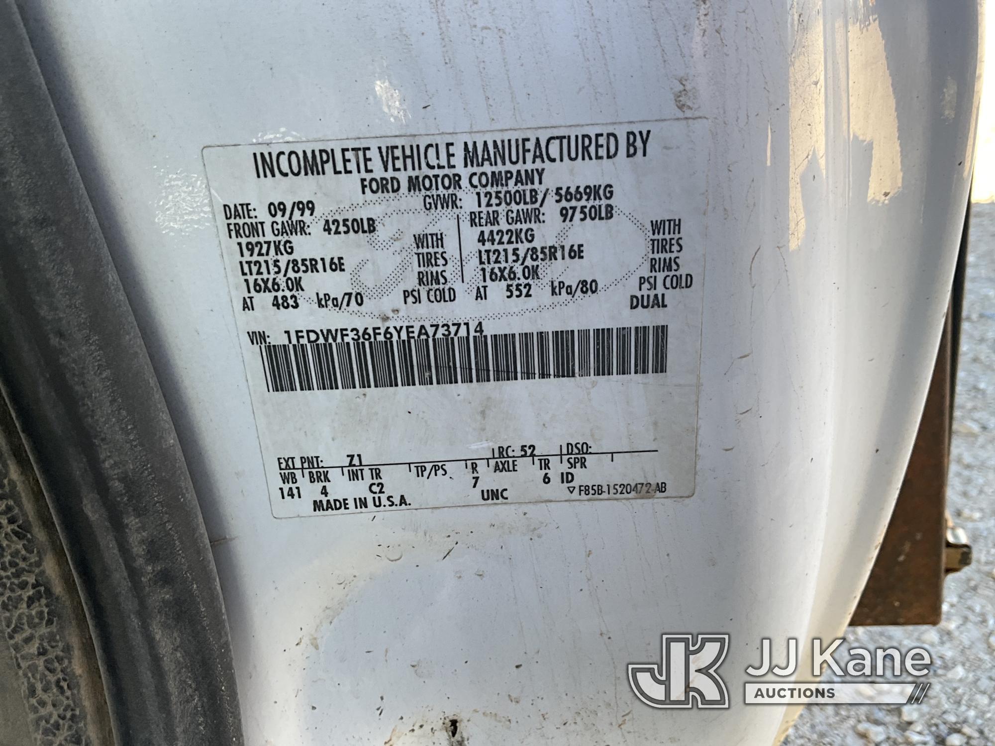 (San Angelo, TX) 2000 Ford F350 Flatbed Truck Runs and Moves, Paint/Rust/Body Damage