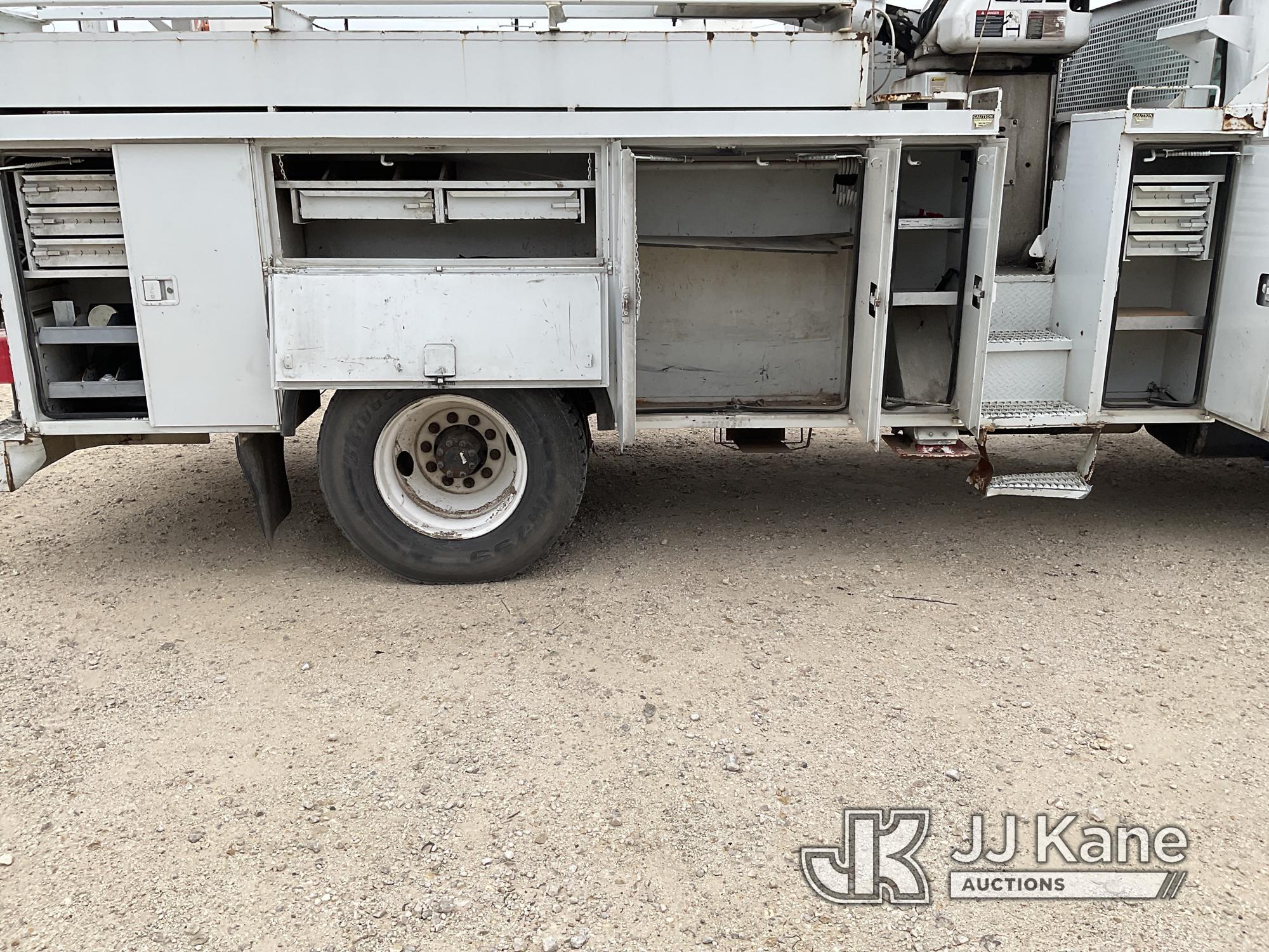 (San Antonio, TX) Altec AA755L-MH, Bucket mounted behind cab on 2007 Ford F750 Utility Truck Runs &