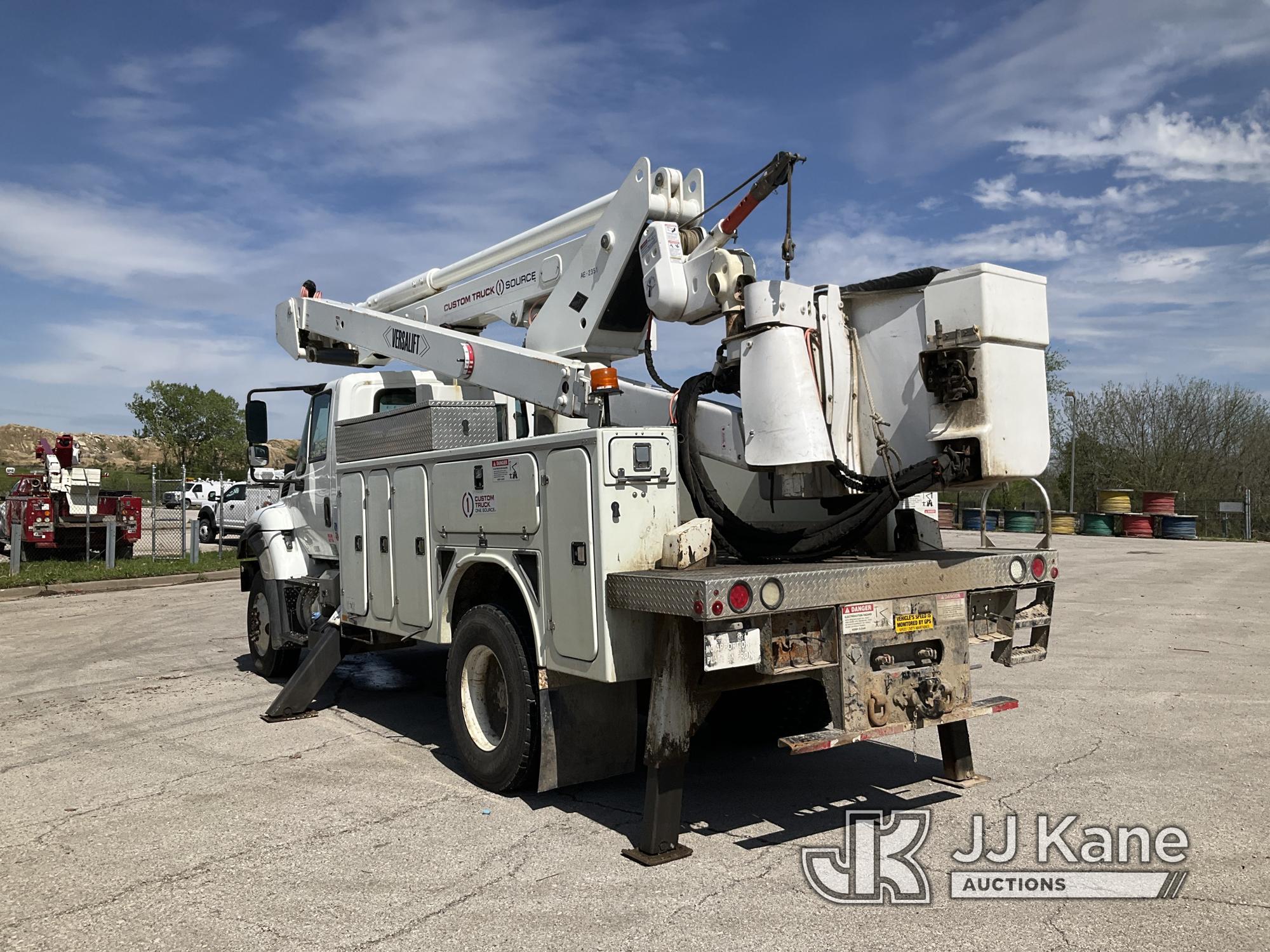 (Kansas City, MO) Versalift VST6000, Articulating & Telescopic Material Handling Bucket Truck center