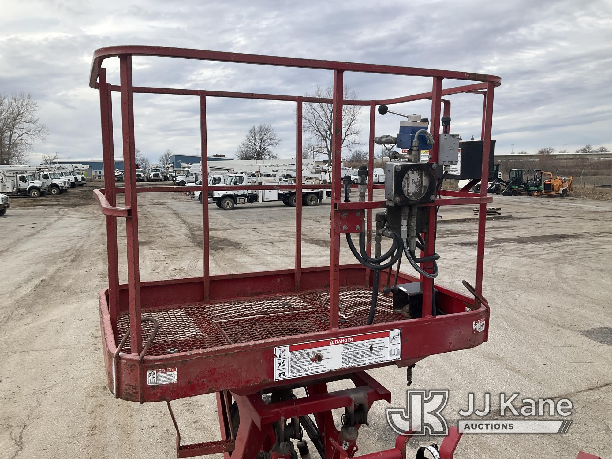 (Kansas City, MO) Elliott H110F, Telescopic Non-Insulated Sign Crane/Platform Lift mounted behind ca