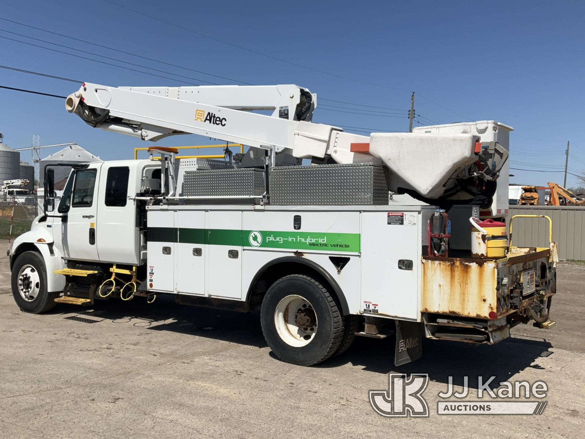 (South Beloit, IL) Altec TA50, Articulating & Telescopic Material Handling Bucket Truck mounted on 2