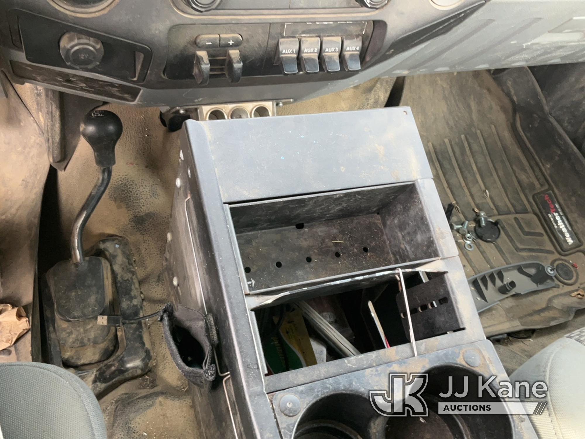 (Des Moines, IA) 2012 Ford F350 4x4 Extended-Cab Service Truck Runs & Moves) (Slight Rough Idle. Inv