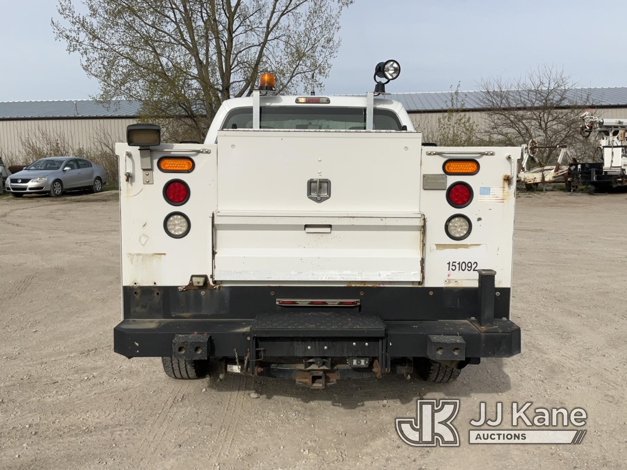 (Des Moines, IA) 2011 Ford F350 4x4 Extended-Cab Service Truck Runs & Moves) (Vehicle Stalls when En