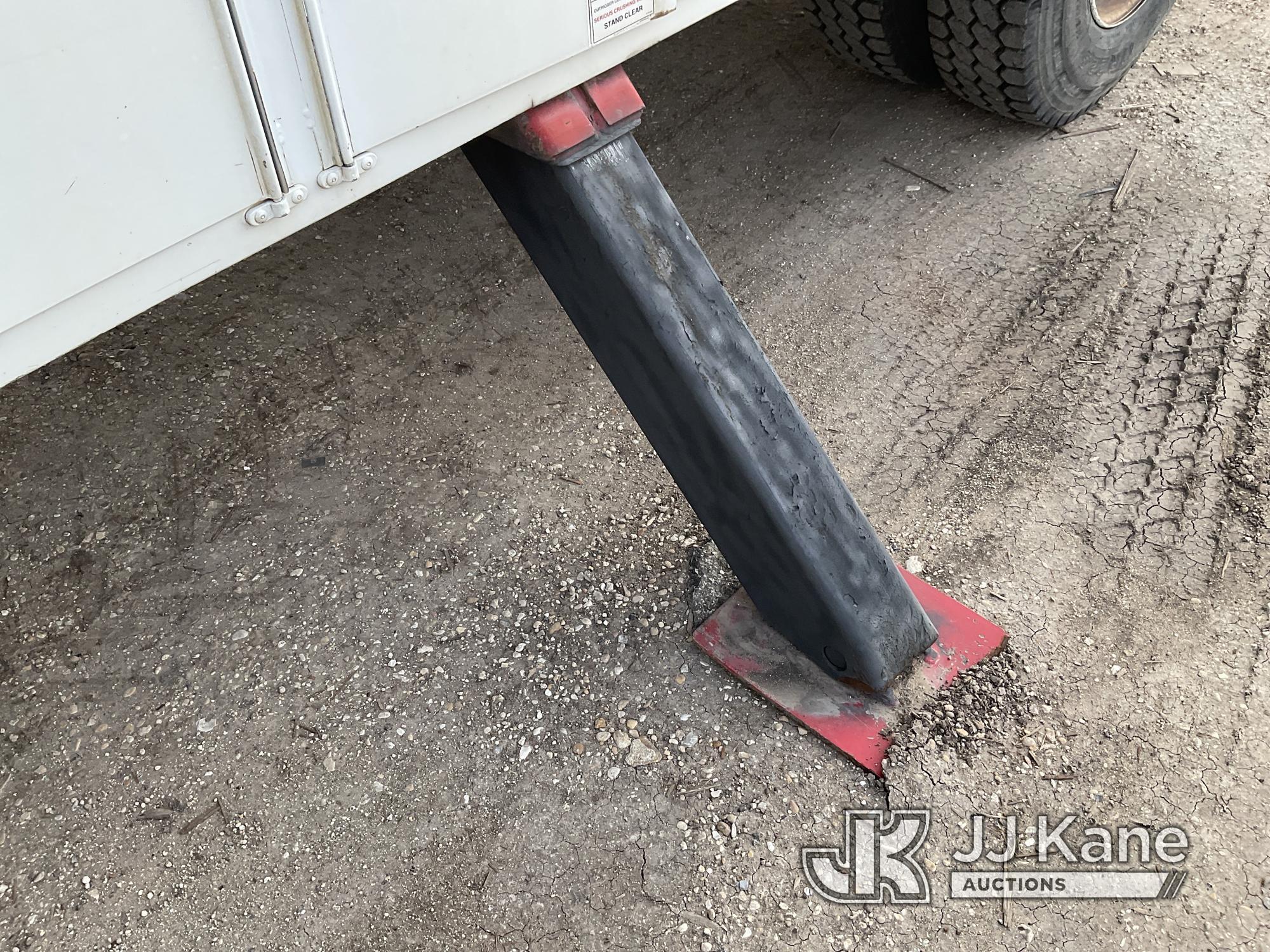 (San Antonio, TX) HiRanger 5FC-55, Bucket mounted behind cab on 2001 Ford F750 Utility Truck Runs, M