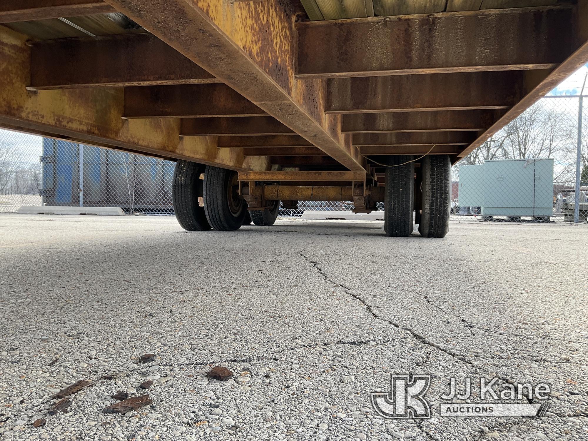 (Sun Prairie, WI) 1992 Eager Beaver 10HDB TRAILER Needs tire (punctured) Deck Is 8FT Wide And 24FT L