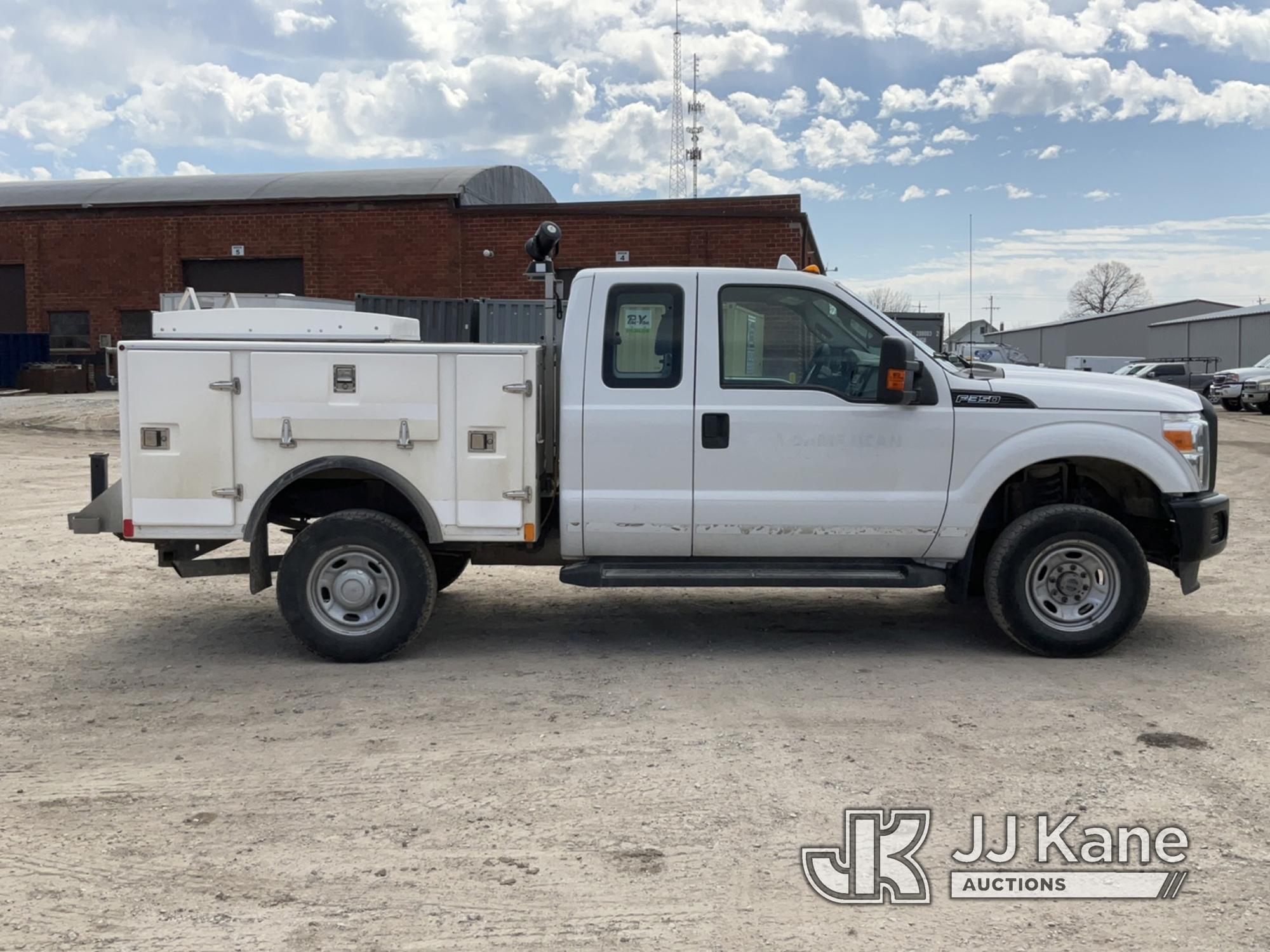 (Des Moines, IA) 2012 Ford F350 4x4 Extended-Cab Service Truck Runs & Moves