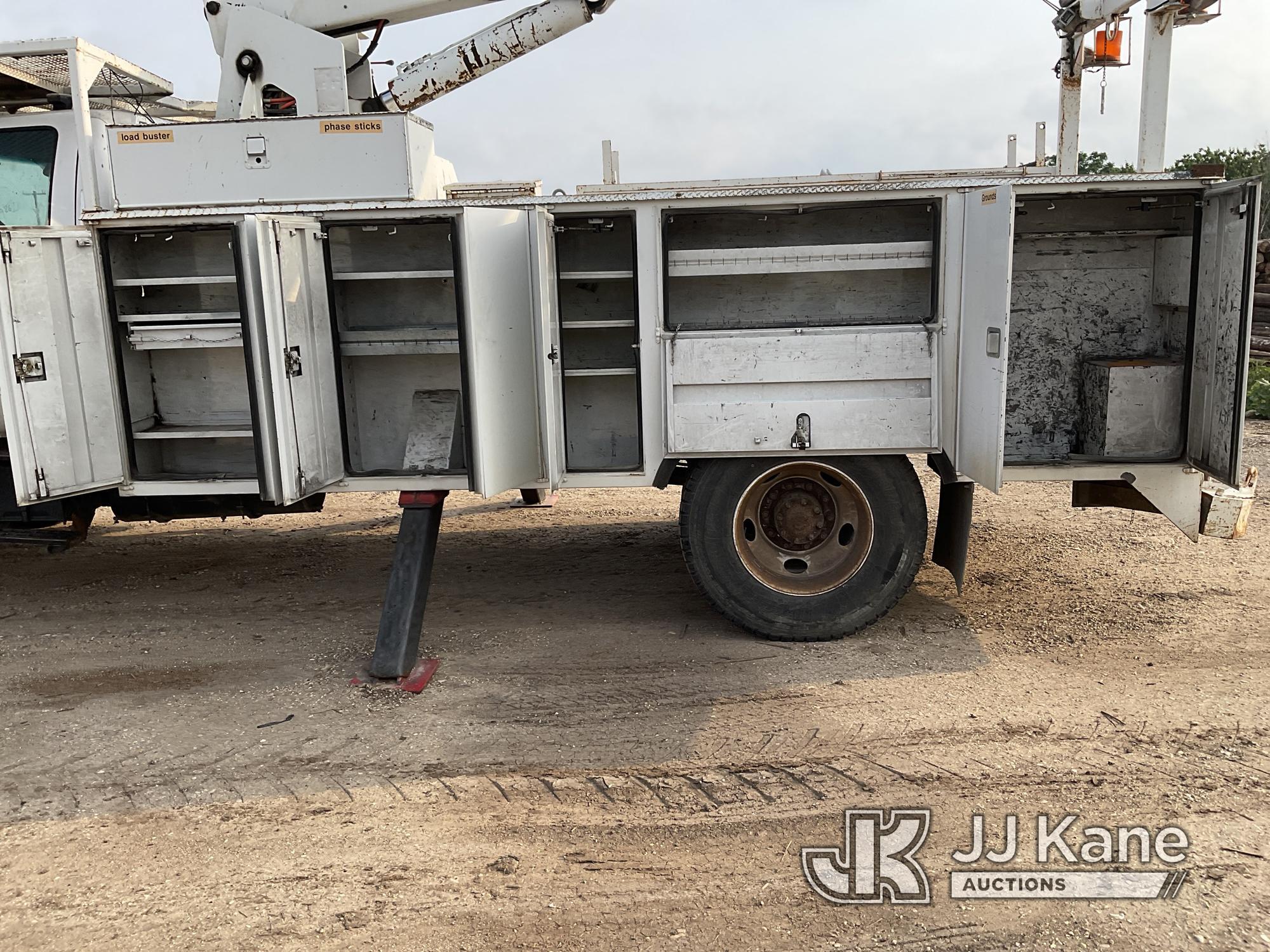 (San Antonio, TX) HiRanger 5FC-55, Bucket mounted behind cab on 2001 Ford F750 Utility Truck Runs, M