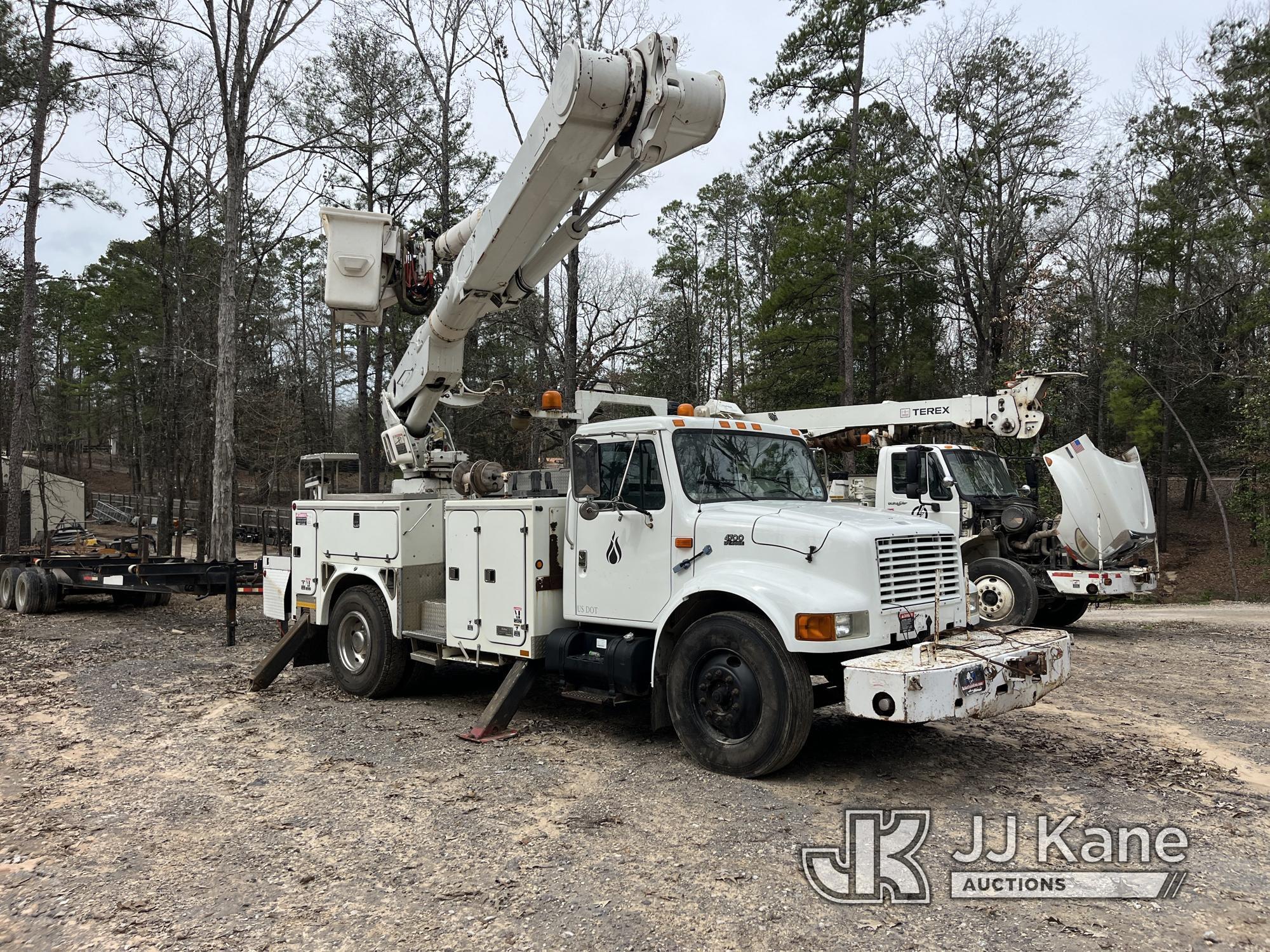 (Boyce, LA) Altec AM547, Over-Center Material Handling Bucket Truck rear mounted on 1999 Internation