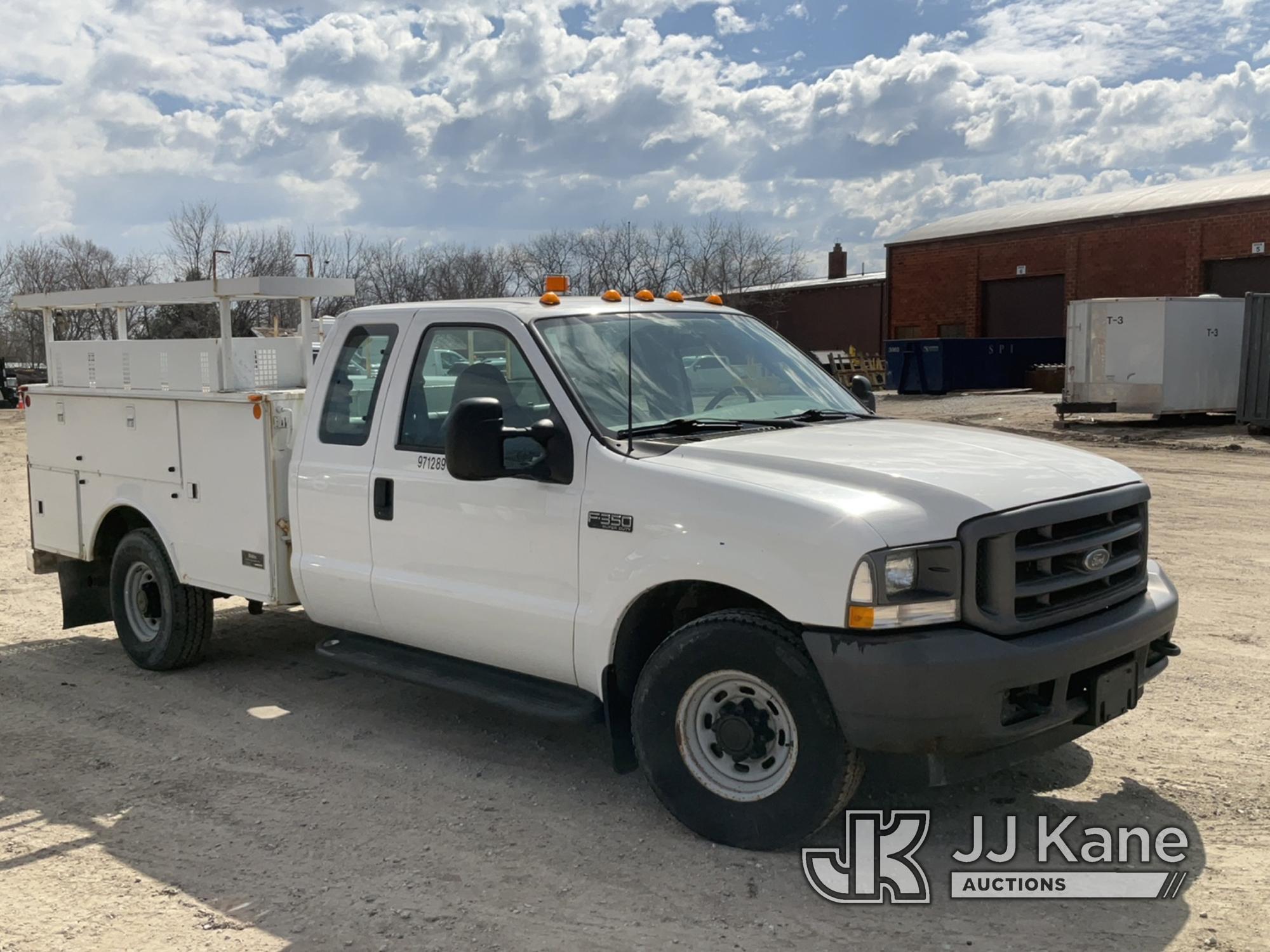 (Des Moines, IA) 2003 Ford F350 Extended-Cab Service Truck Runs, Moves