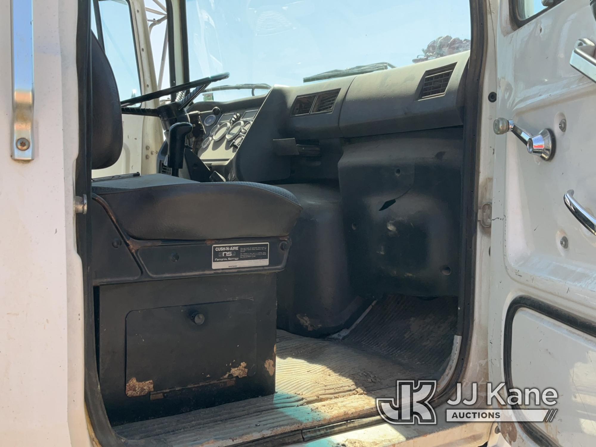 (Joplin, MO) 1995 Ford LN8000 Dump Truck Runs, Moves, & Operates) (Jump to Start, Driveshaft Disconn