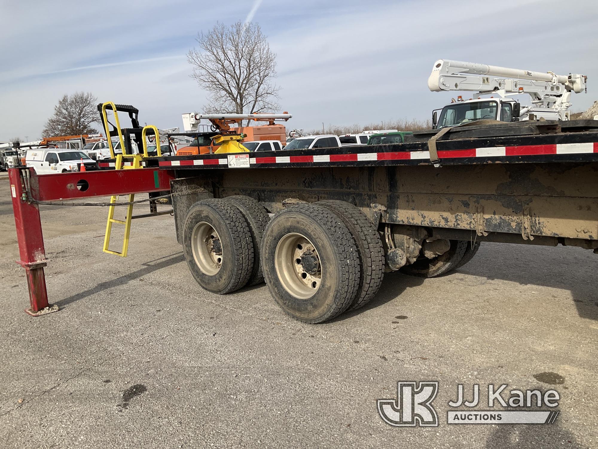 (Kansas City, MO) Elliott H110F, Telescopic Non-Insulated Sign Crane/Platform Lift mounted behind ca