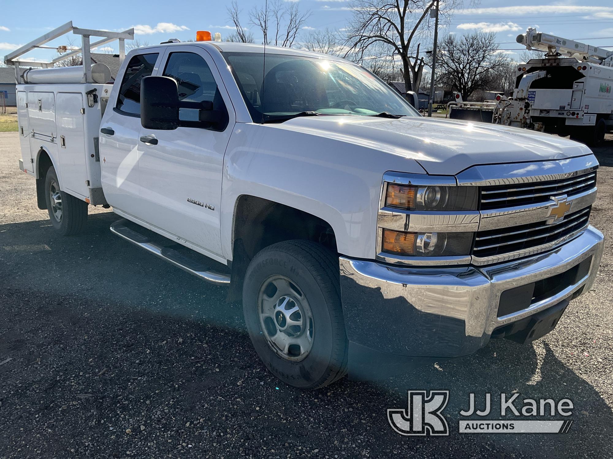 (South Beloit, IL) 2015 Chevrolet Silverado 2500HD Extended-Cab Service Truck Runs, Moves, Body dama