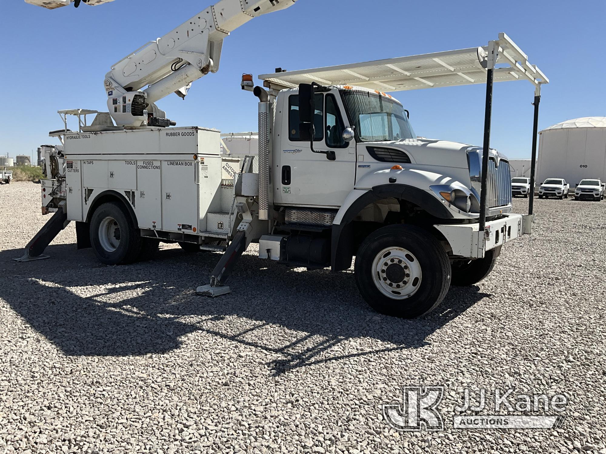 (El Paso, TX) Altec AM55E, Over-Center Material Handling Bucket Truck rear mounted on 2009 Internati