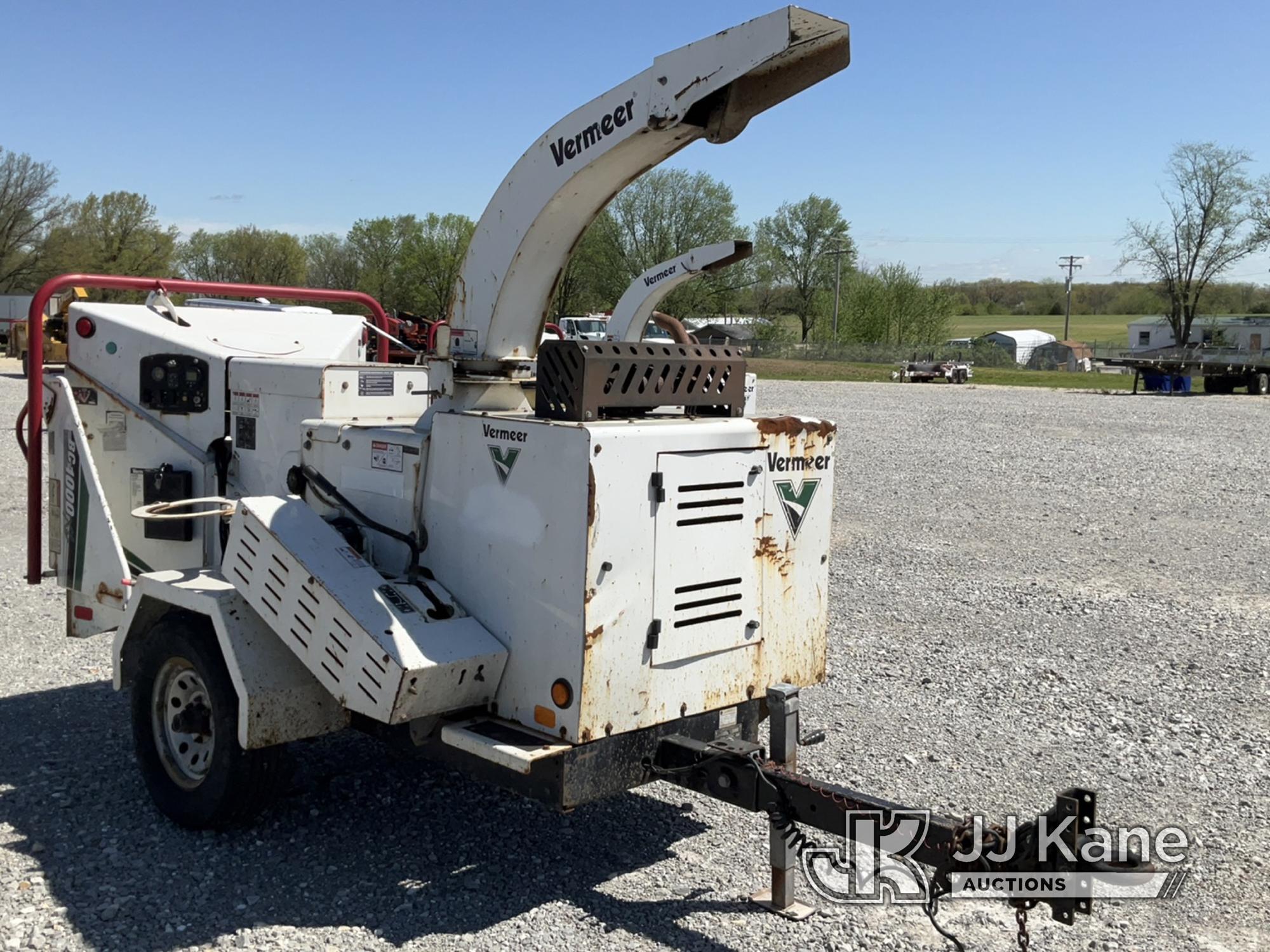 (Hawk Point, MO) 2015 Vermeer BC1000XL Chipper (12in Drum) No Title) (Runs & Operates) (Body Damage