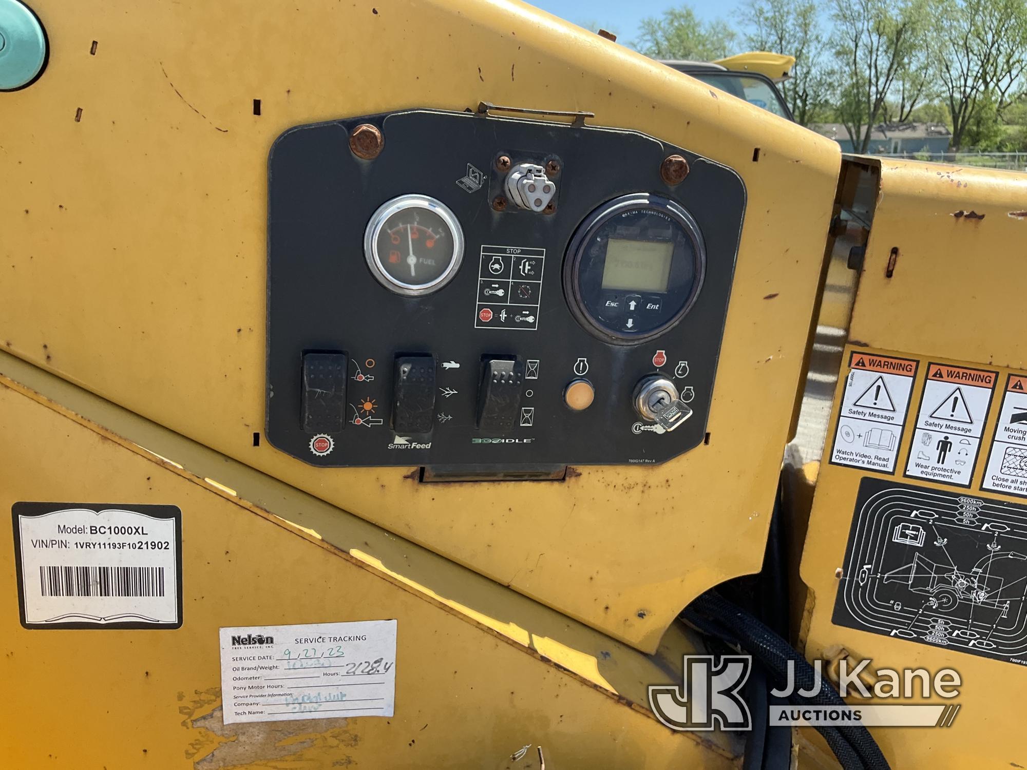 (Hawk Point, MO) 2015 Vermeer BC1000XL Chipper (12in Drum) Runs & Operates