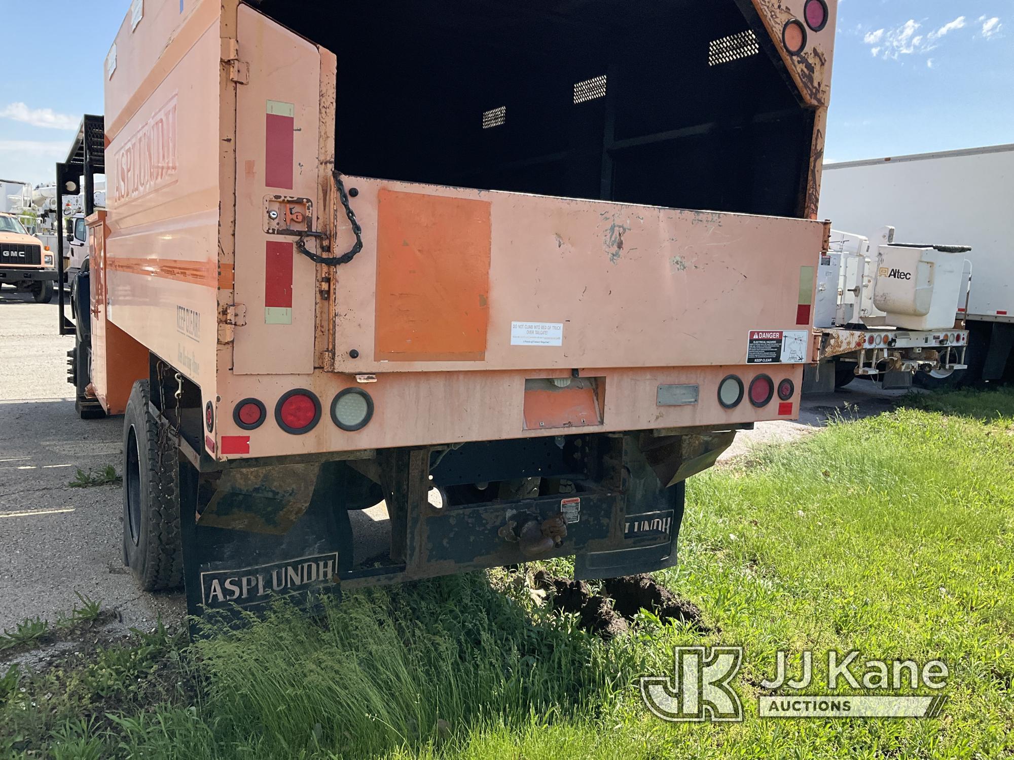 (Kansas City, MO) Altec LRV55, Over-Center Bucket Truck mounted behind cab on 2005 GMC C7500 Chipper