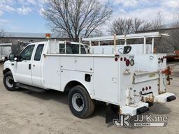 (Des Moines, IA) 2003 Ford F350 Extended-Cab Service Truck Runs, Moves