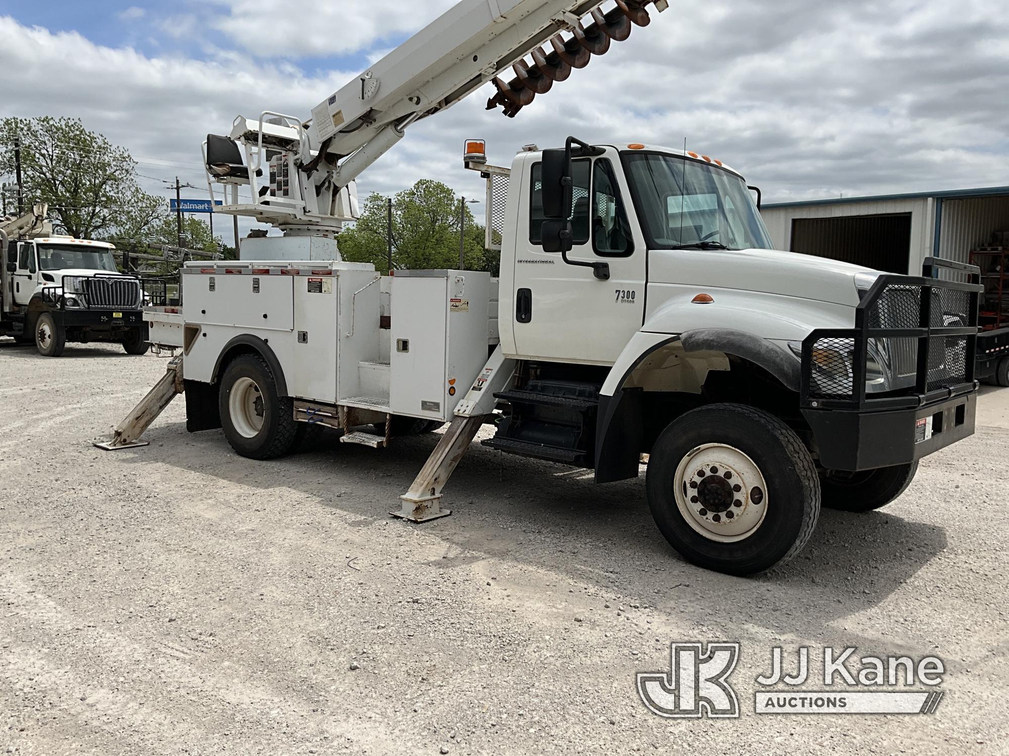 (Azle, TX) Altec DM47-TR, Digger Derrick rear mounted on 2007 International 7300 4x4 Utility Truck,