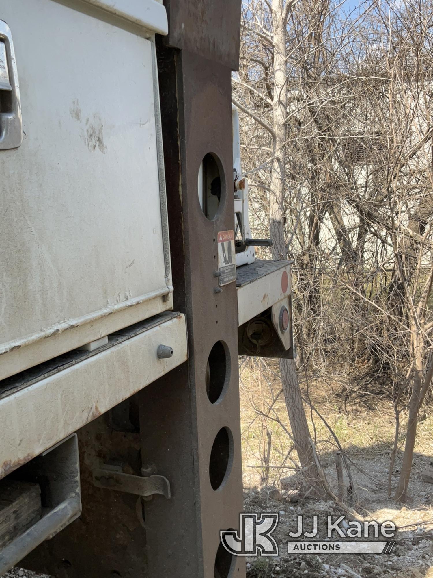 (Des Moines, IA) Altec AH100, Articulating & Telescopic Material Handling Bucket Truck rear mounted