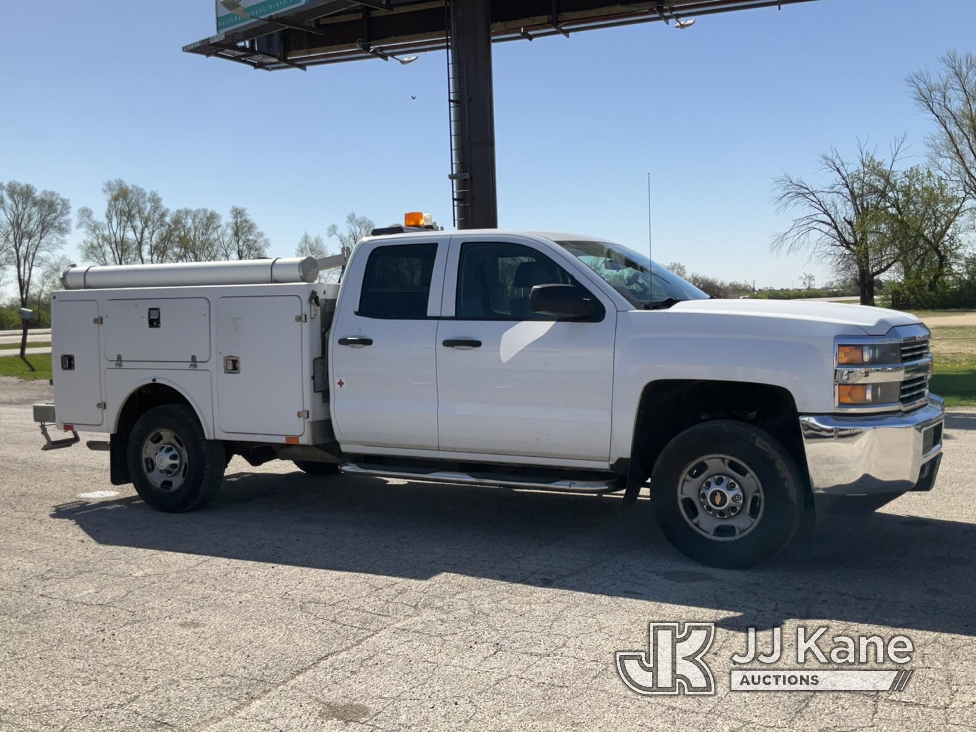 (South Beloit, IL) 2015 Chevrolet Silverado 2500HD Extended-Cab Pickup Truck Runs & Moves) (Check En