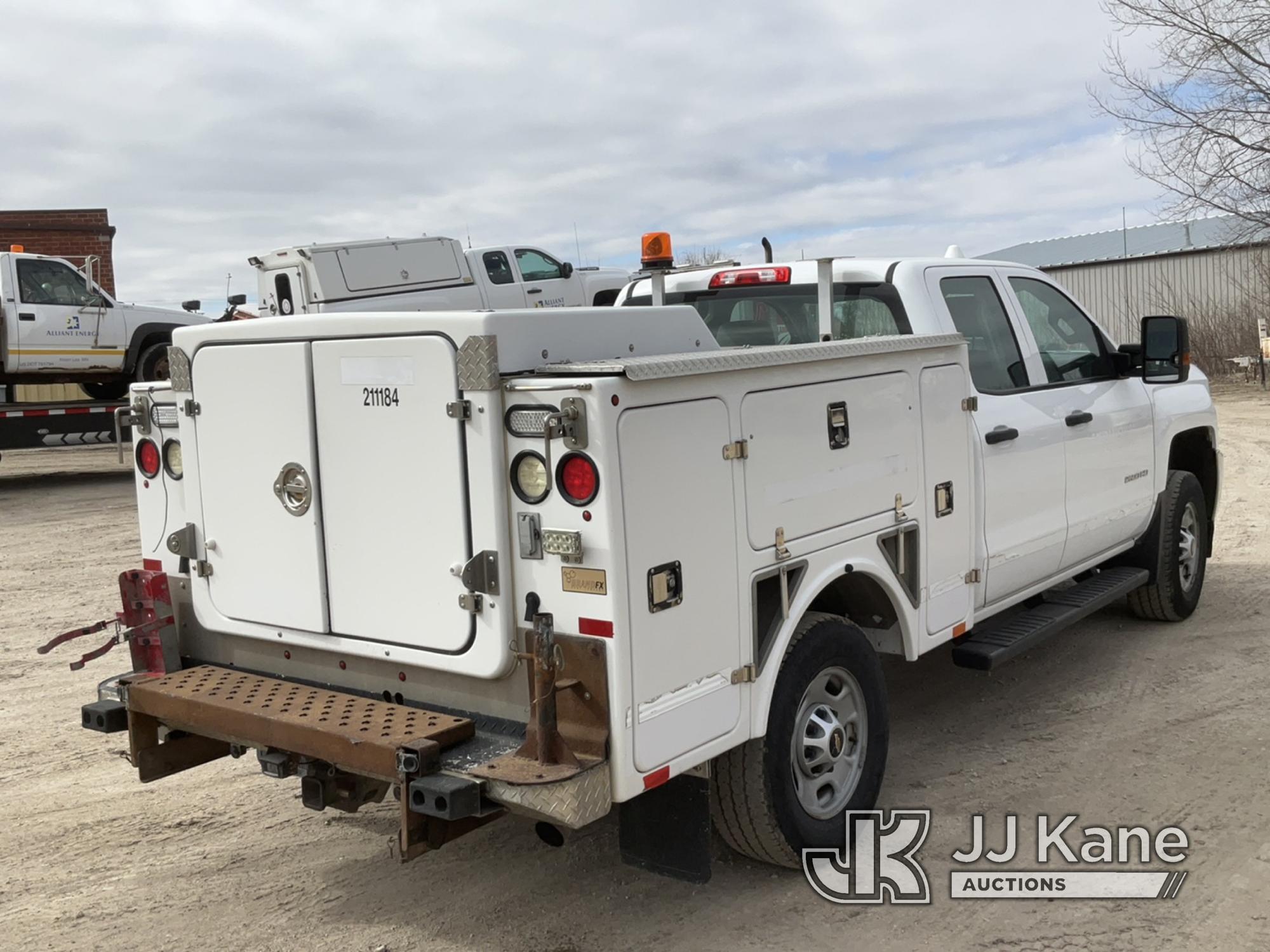 (Des Moines, IA) 2015 Chevrolet Silverado 2500HD 4x4 Extended-Cab Enclosed Service Truck Runs, Moves