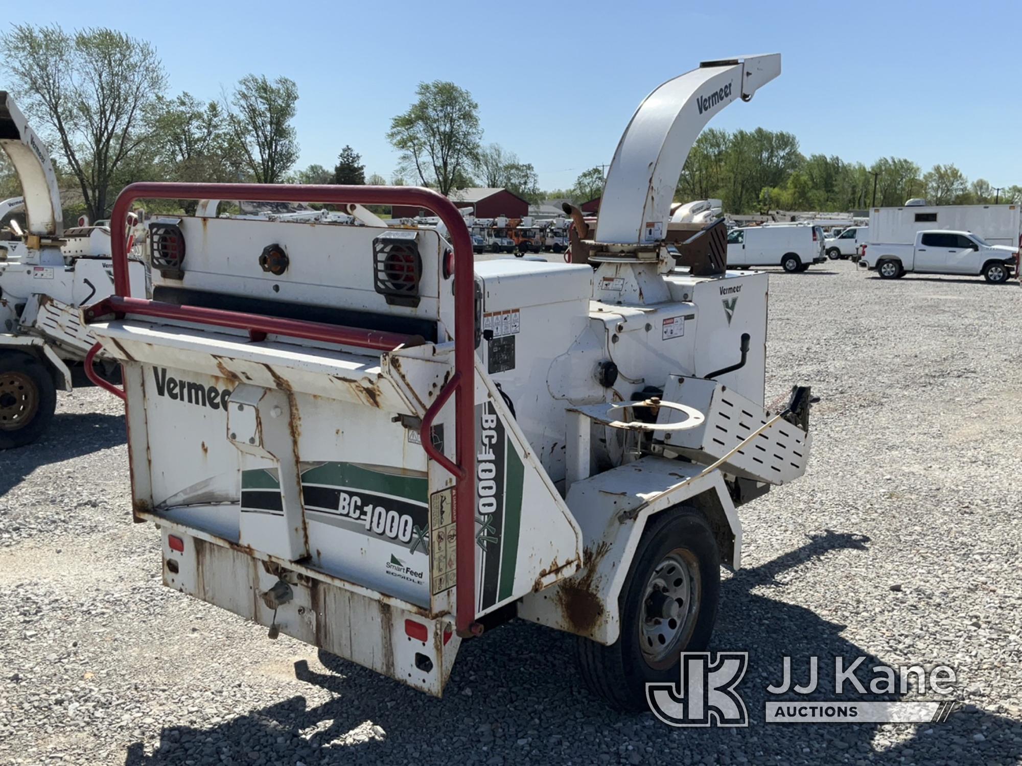 (Hawk Point, MO) 2015 Vermeer BC1000XL Chipper (12in Drum) No Title) (Runs & Operates) (Rust Damage)