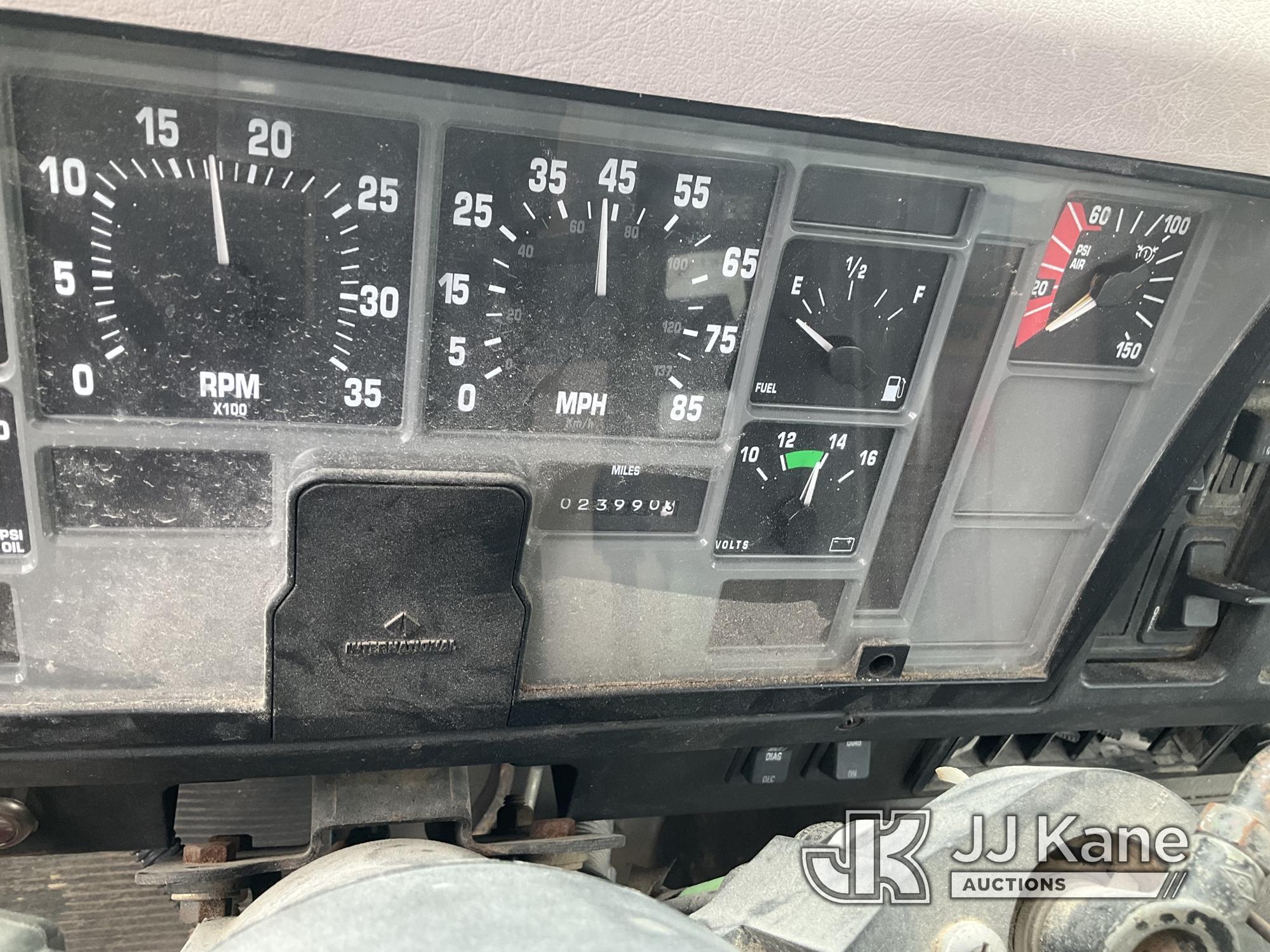 (Tipton, MO) 1999 International 2574 T/A Cab & Chassis Runs and Moves (Crack in Windshield)