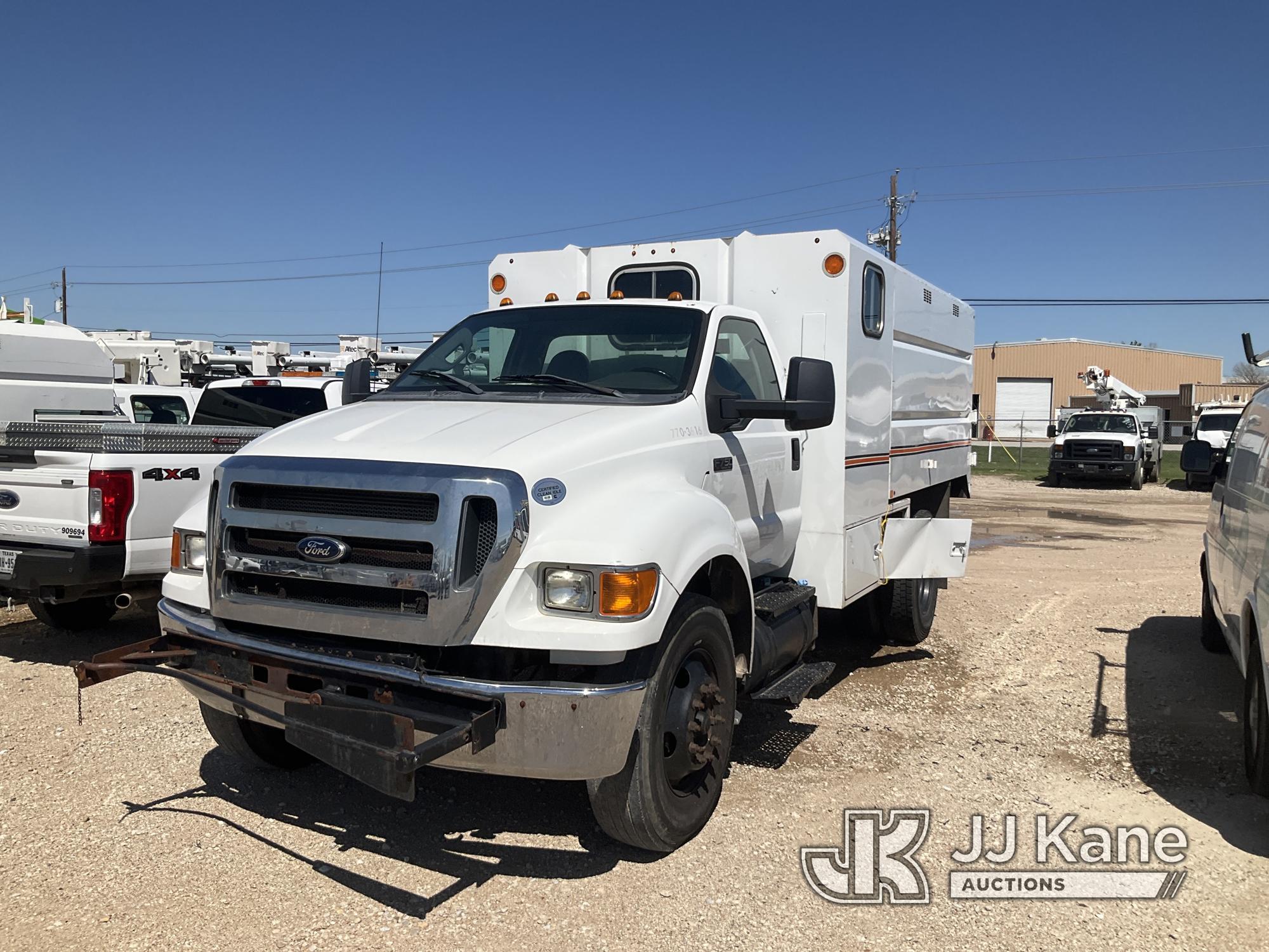 (Waxahachie, TX) 2013 Ford F750 Chipper Dump Truck Not Running, Condition Unknown, Body Damage) (Sel