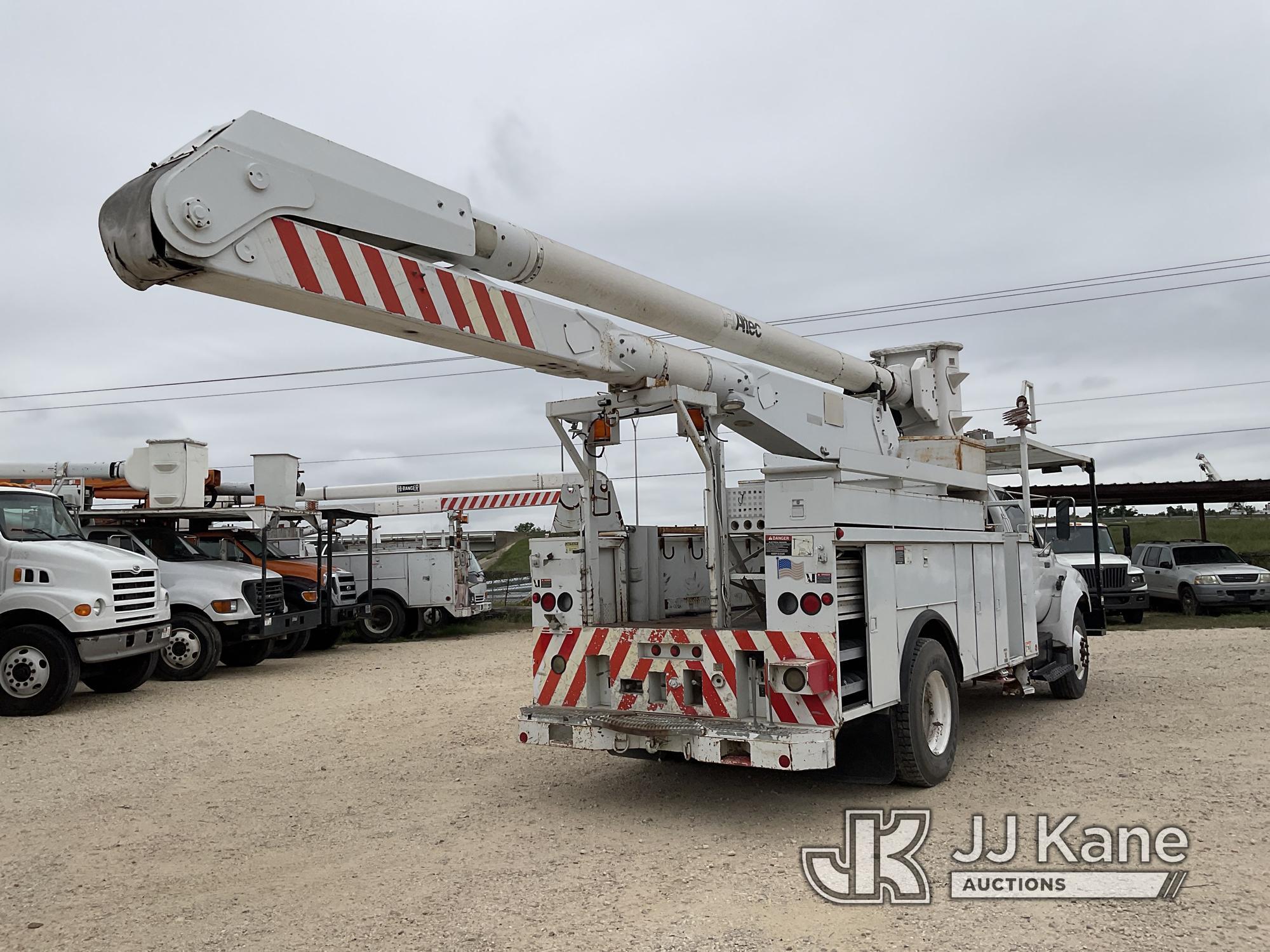 (San Antonio, TX) Altec AA755L-MH, Bucket mounted behind cab on 2007 Ford F750 Utility Truck Runs &