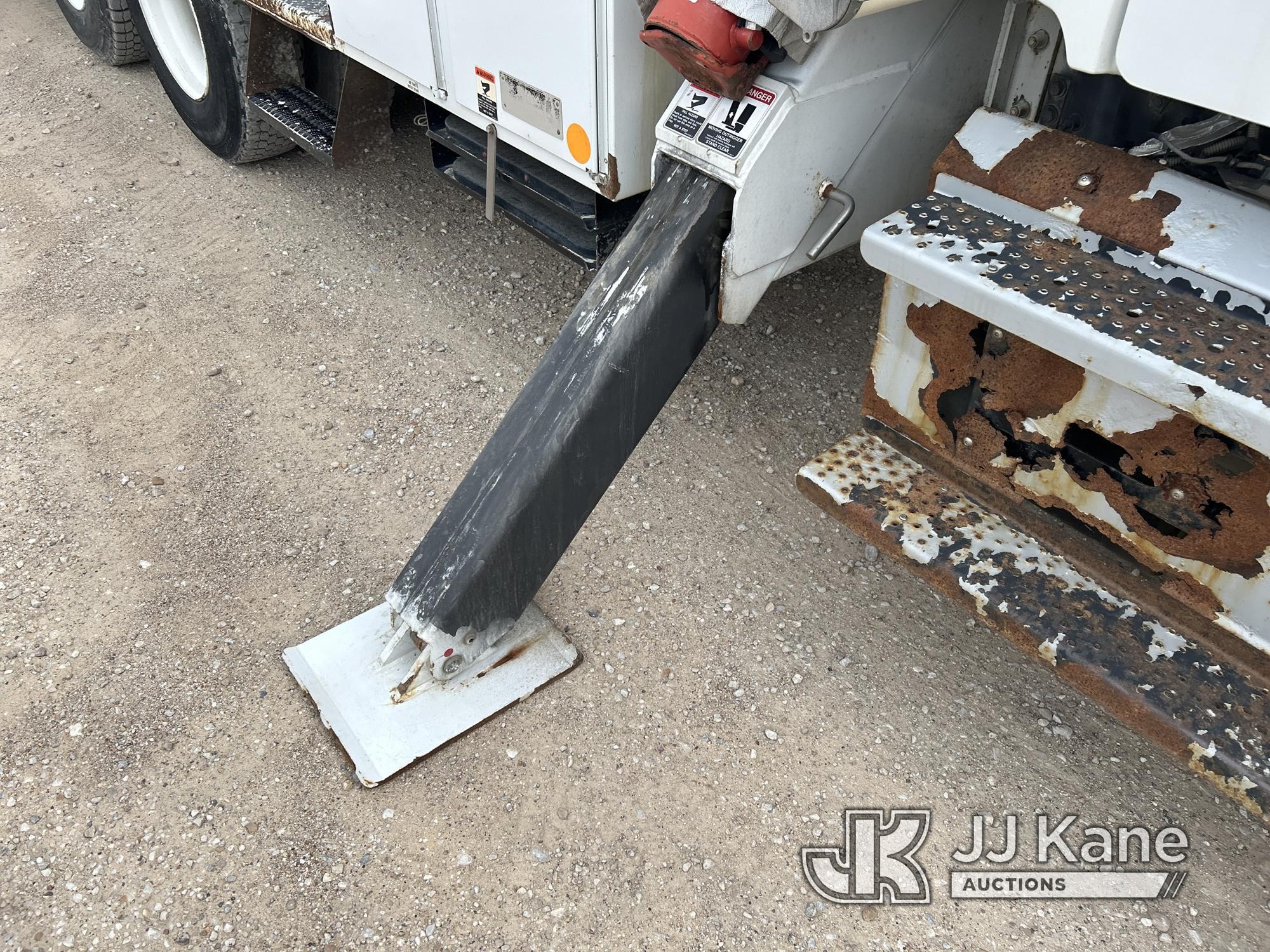 (Waxahachie, TX) Altec D3055B-TR, Hydraulic Truck Crane rear mounted on 2015 FREIGHTLINER M2-106 T/A