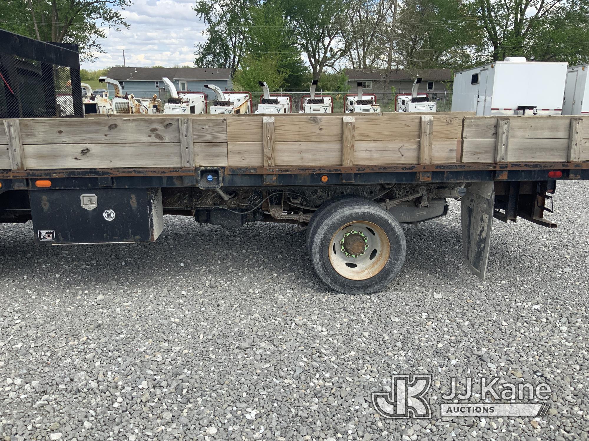 (Hawk Point, MO) 2012 Ford F550 Flatbed Truck Runs & Moves) (Check Engine Light On.